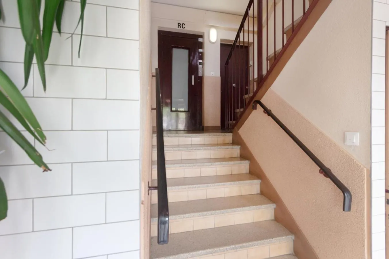 Facade/entrance in Paris Access with Creteil Apartment