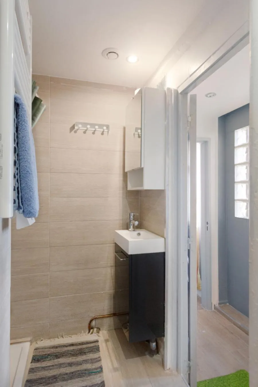 Bathroom in Paris Access with Creteil Apartment