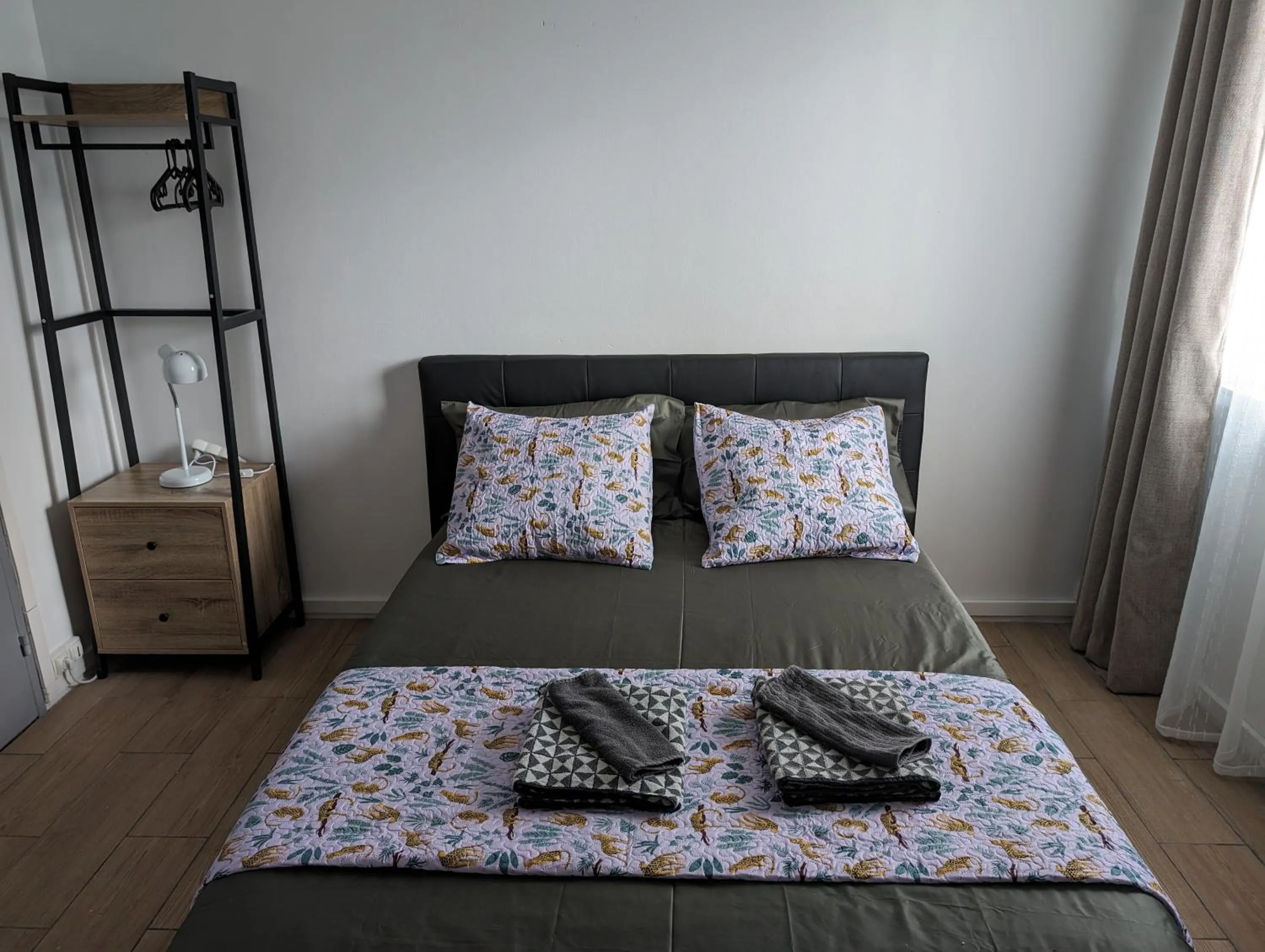 Bed in Paris Access with Creteil Apartment