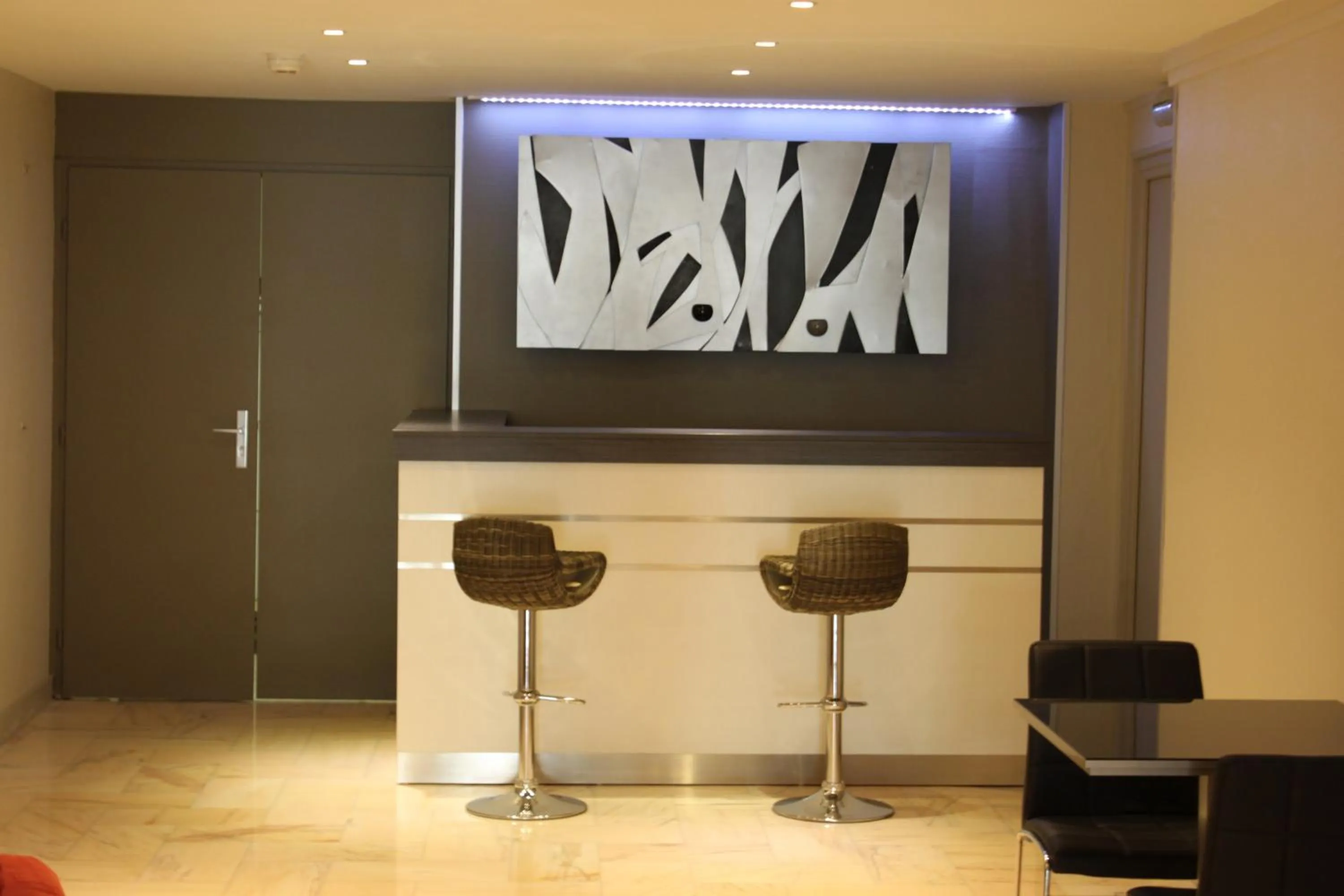 Lounge or bar in Hôtel de Paris - Dijon Centre Gare