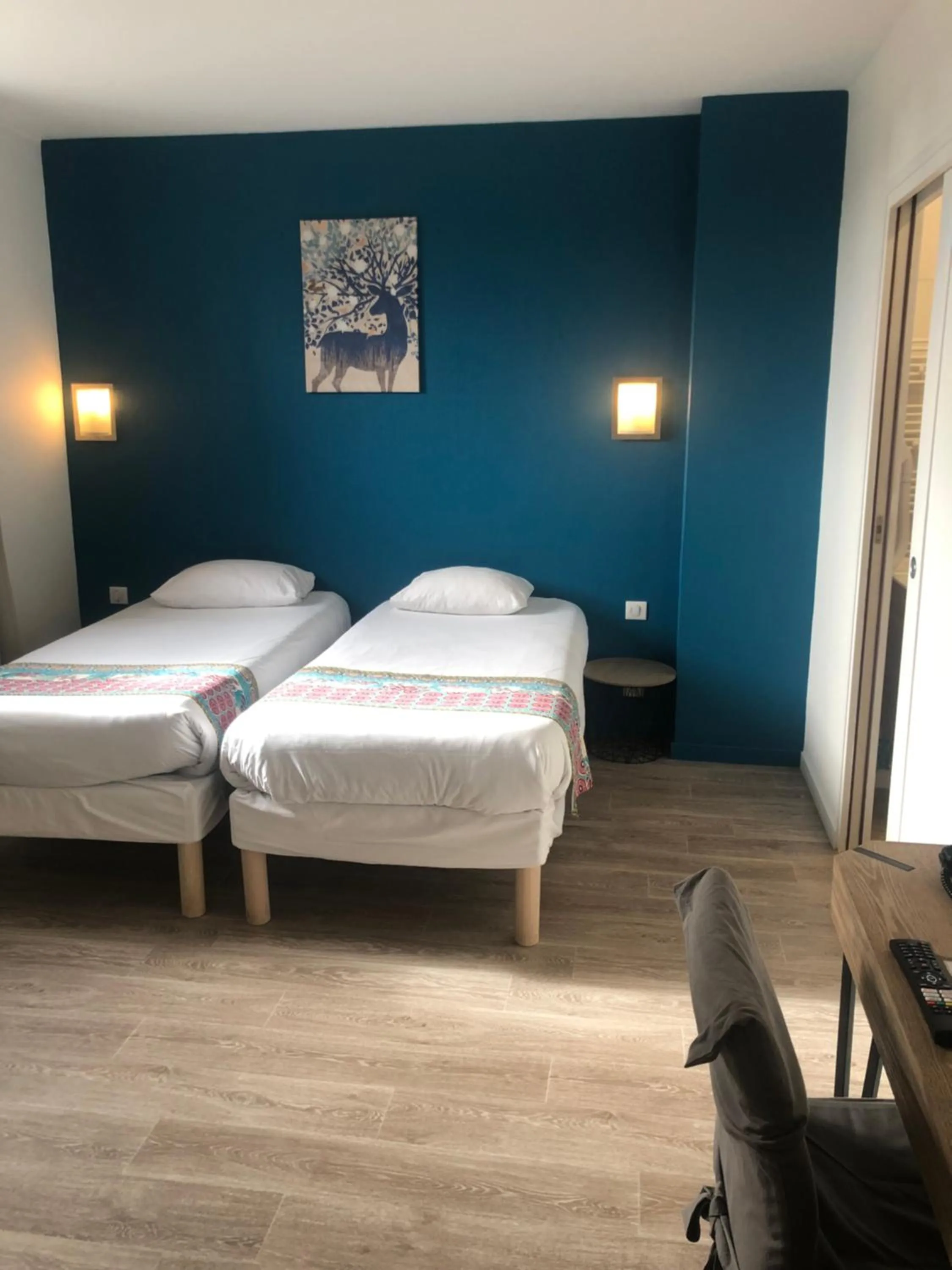 Photo of the whole room, Bed in Hôtel de Paris - Dijon Centre Gare