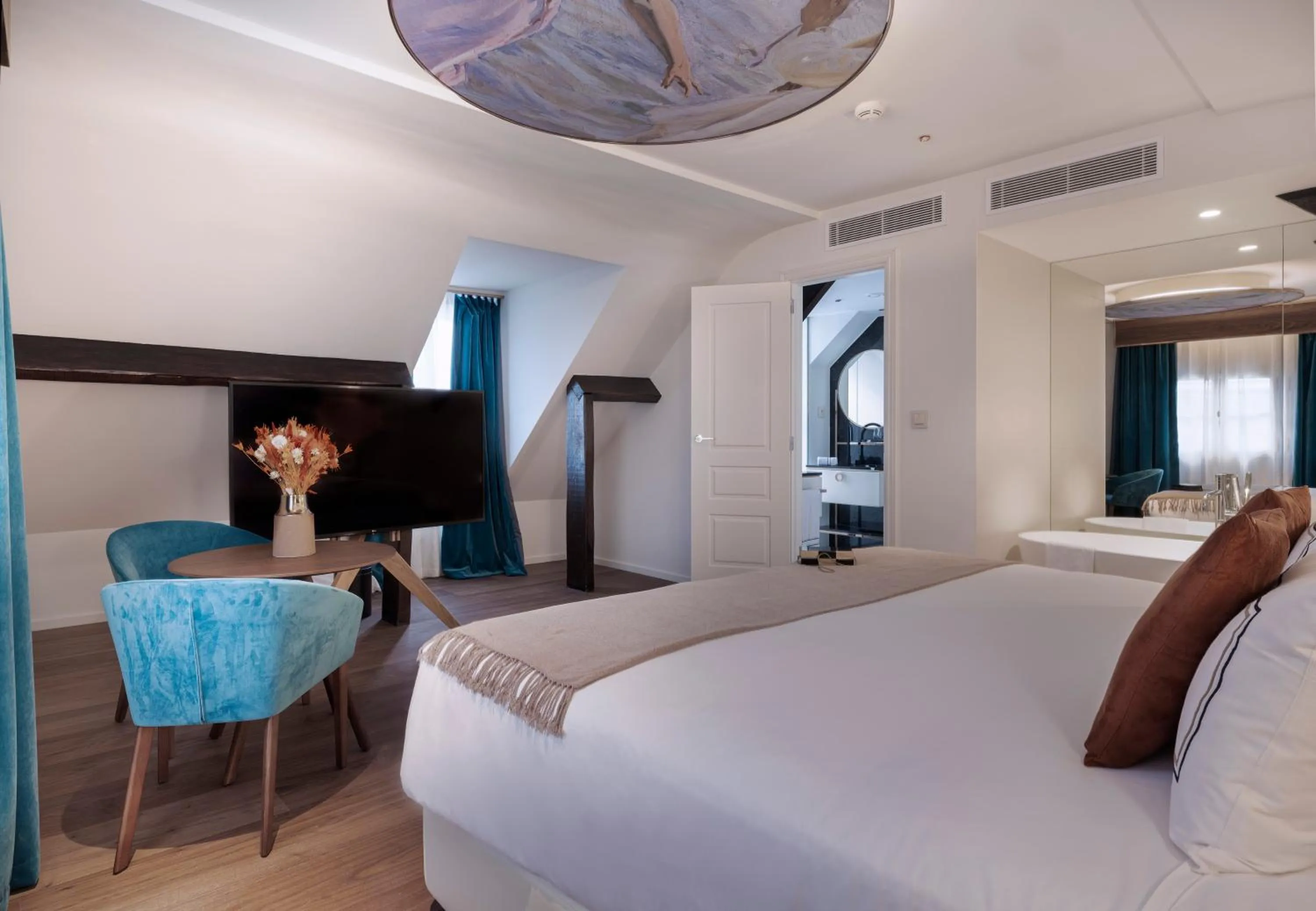 Bed in Maison Colbert Member of Meliá Collection Notre-Dame