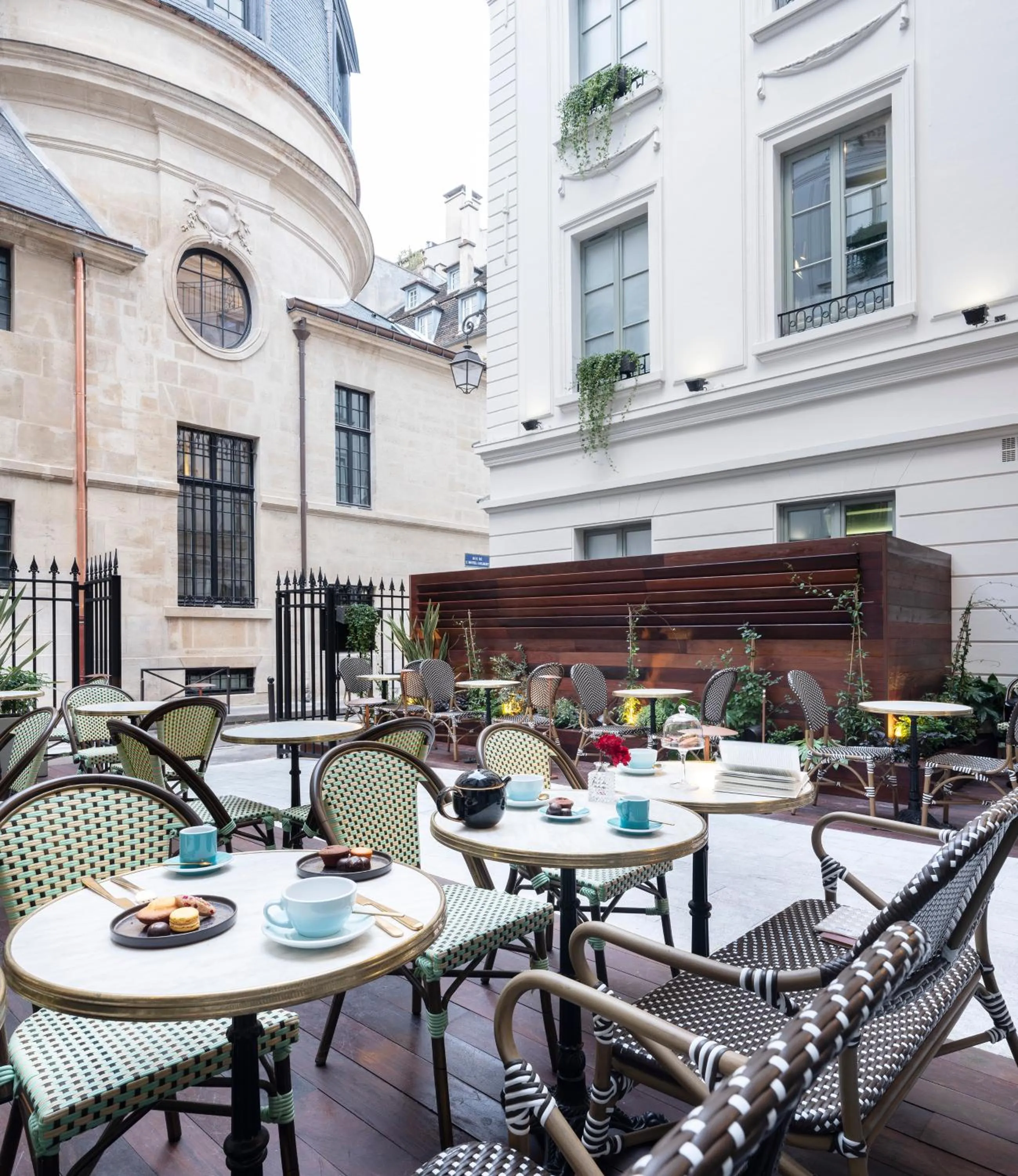 Restaurant/places to eat in Maison Colbert Member of Meliá Collection Notre-Dame