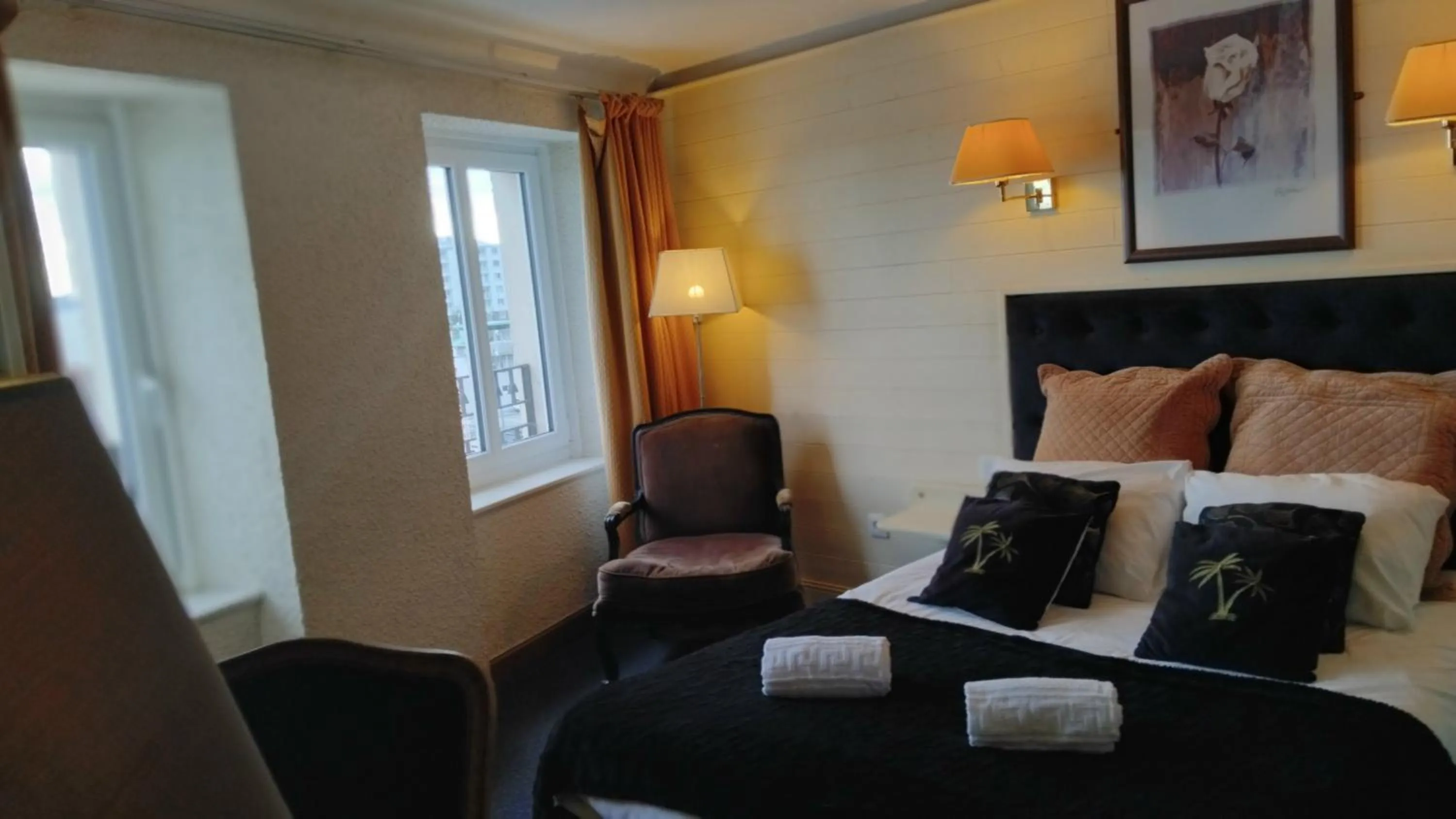 Photo of the whole room, Bed in Logis HOTEL RESTAURANT La Régence