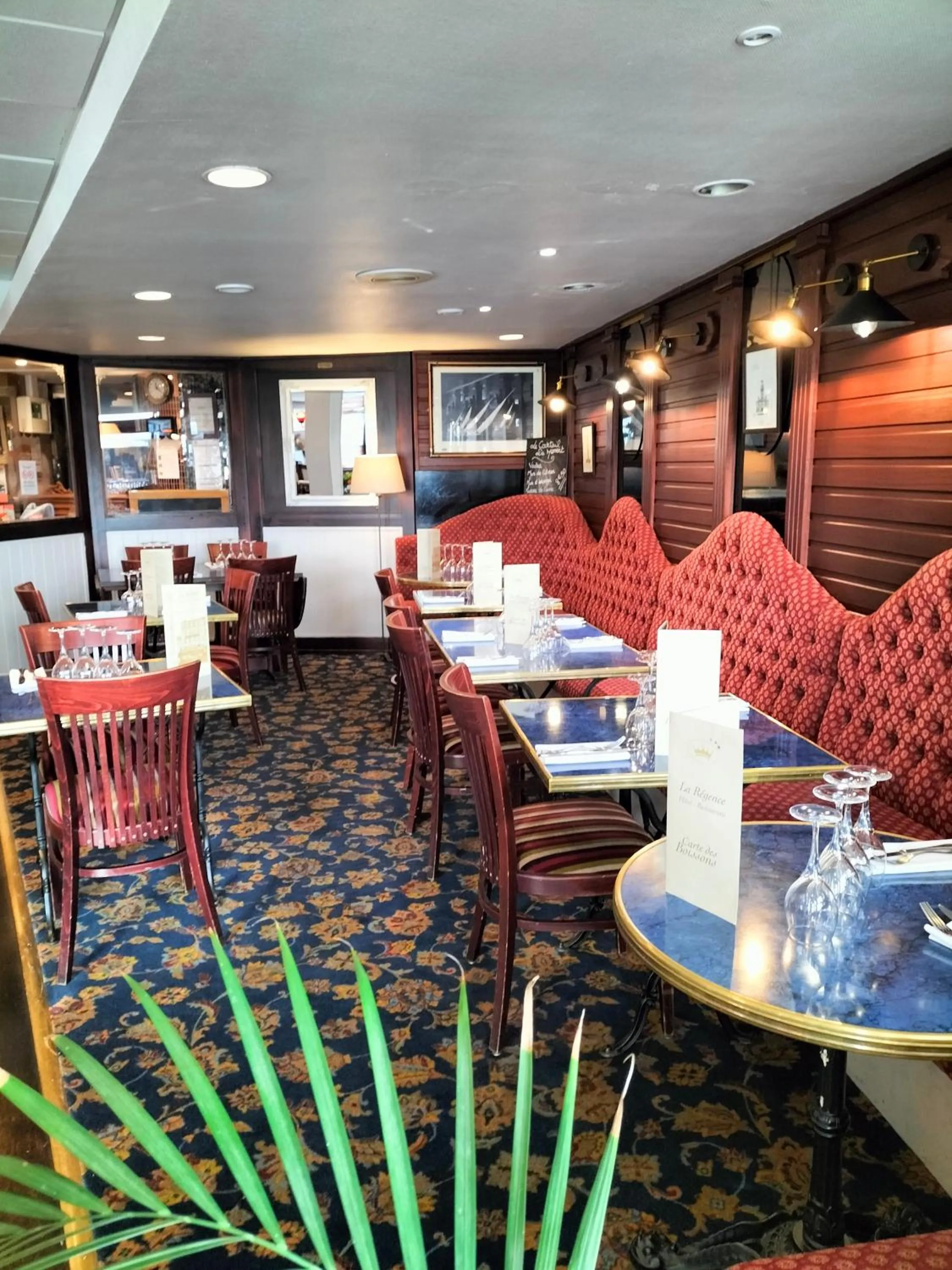 Property building in Logis HOTEL RESTAURANT La Régence