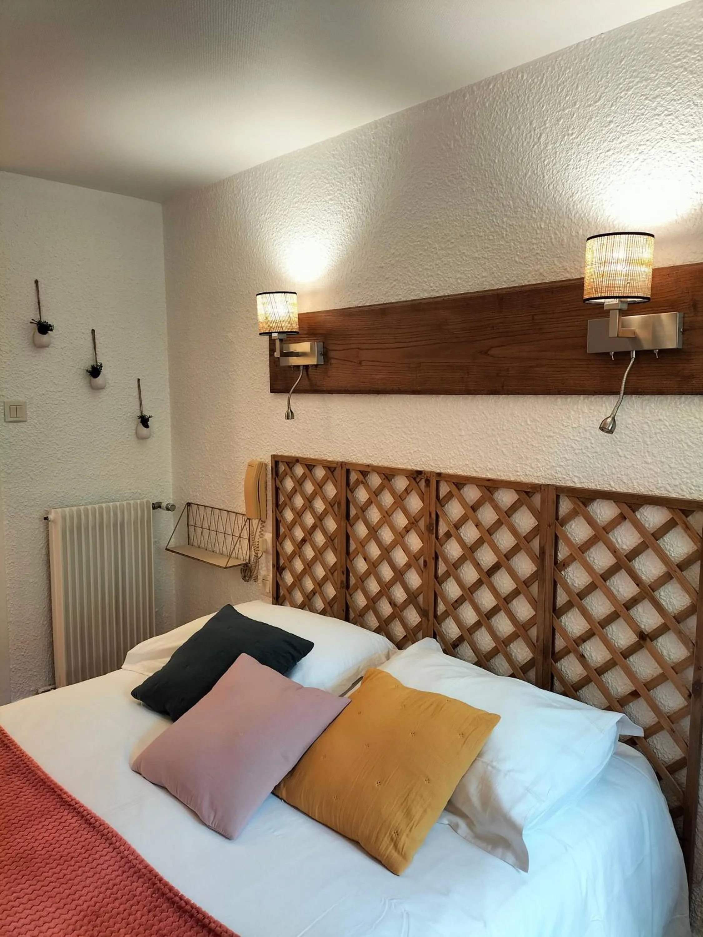 Bedroom, Bed in Logis HOTEL RESTAURANT La Régence