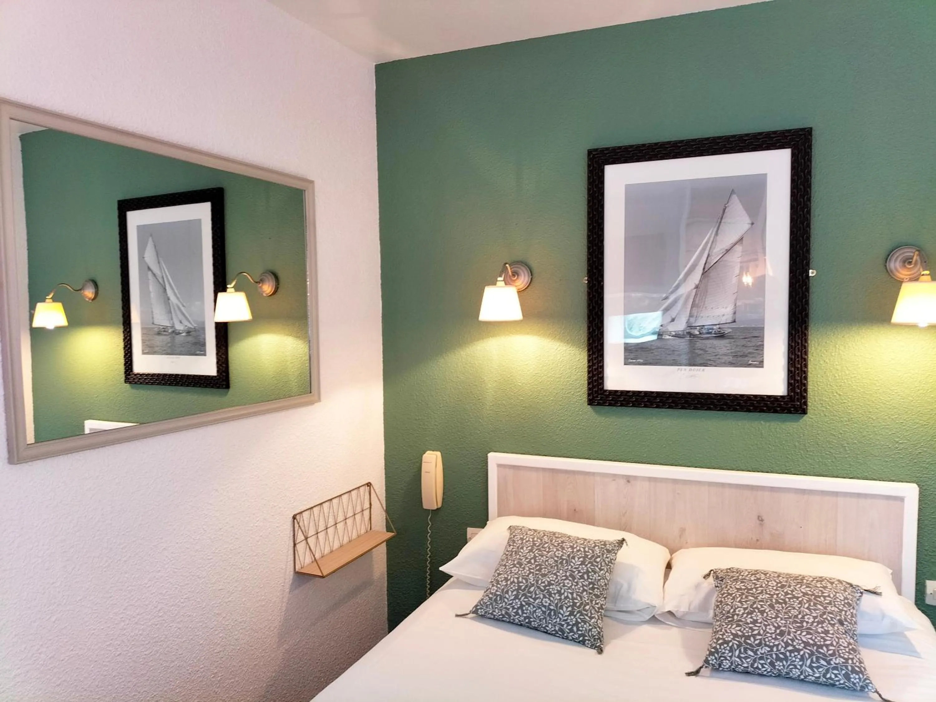 Bedroom, Bed in Logis HOTEL RESTAURANT La Régence