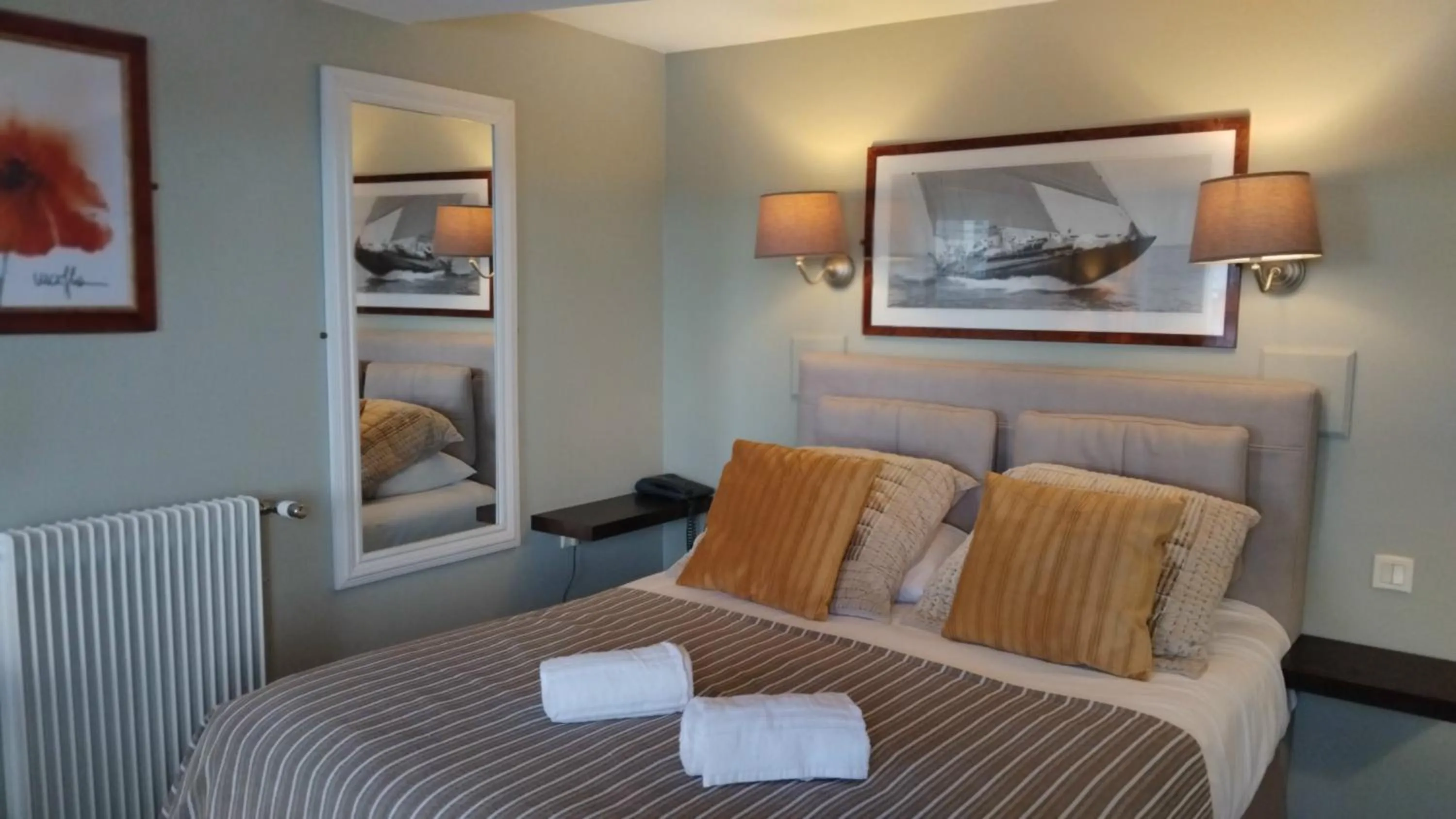 Photo of the whole room, Bed in Logis HOTEL RESTAURANT La Régence