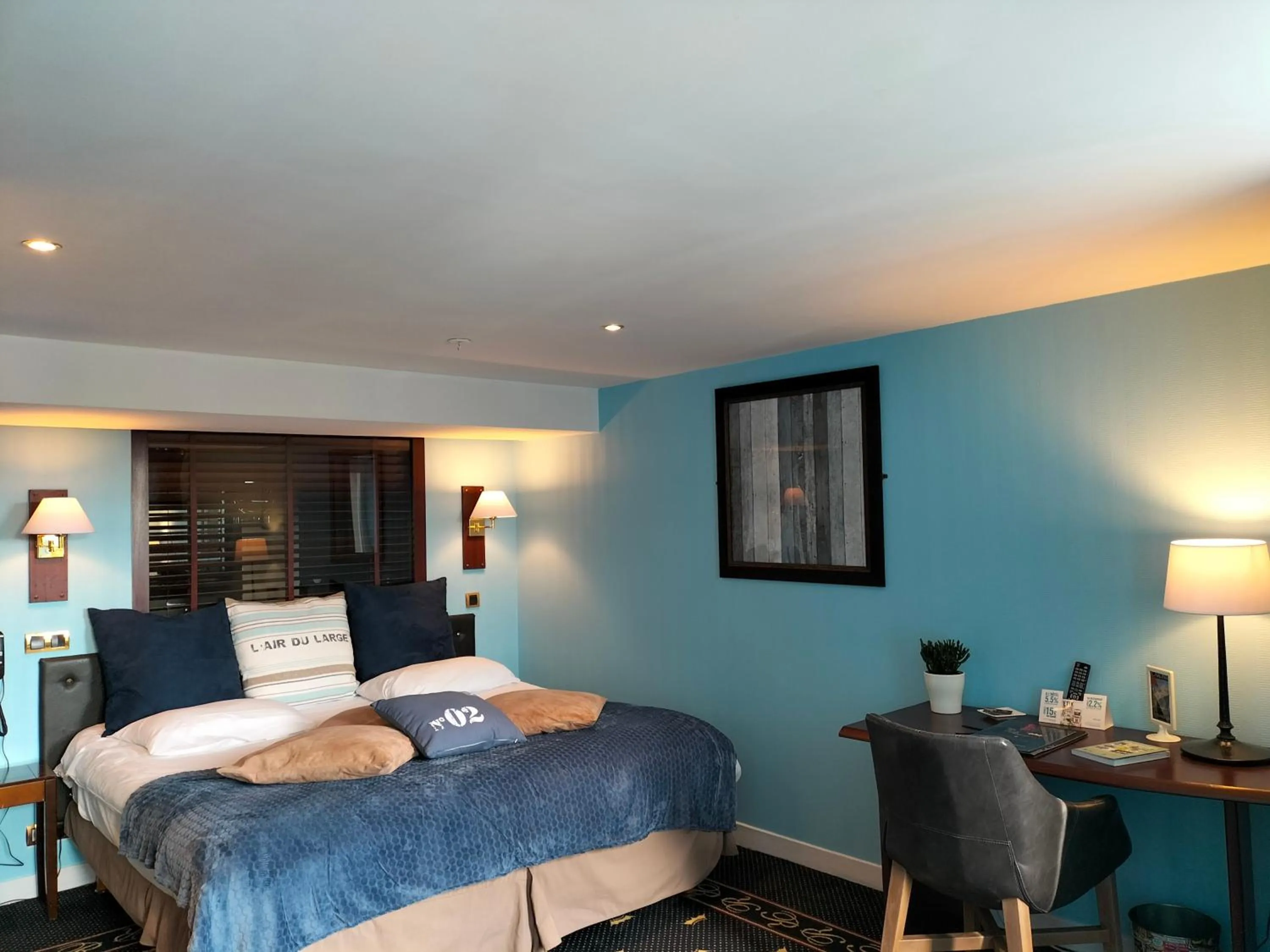 Photo of the whole room, Bed in Logis HOTEL RESTAURANT La Régence