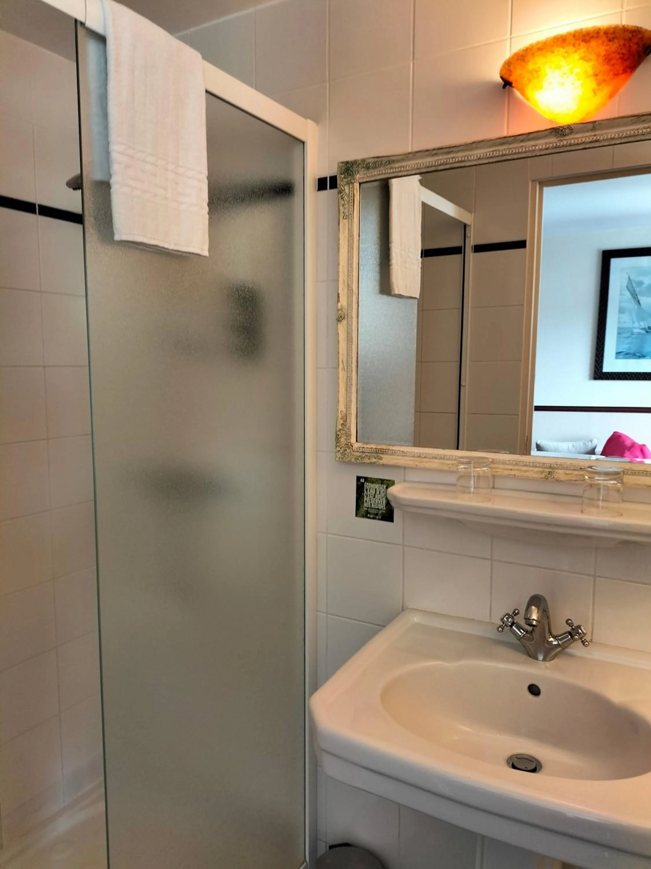 Bathroom in Logis HOTEL RESTAURANT La Régence