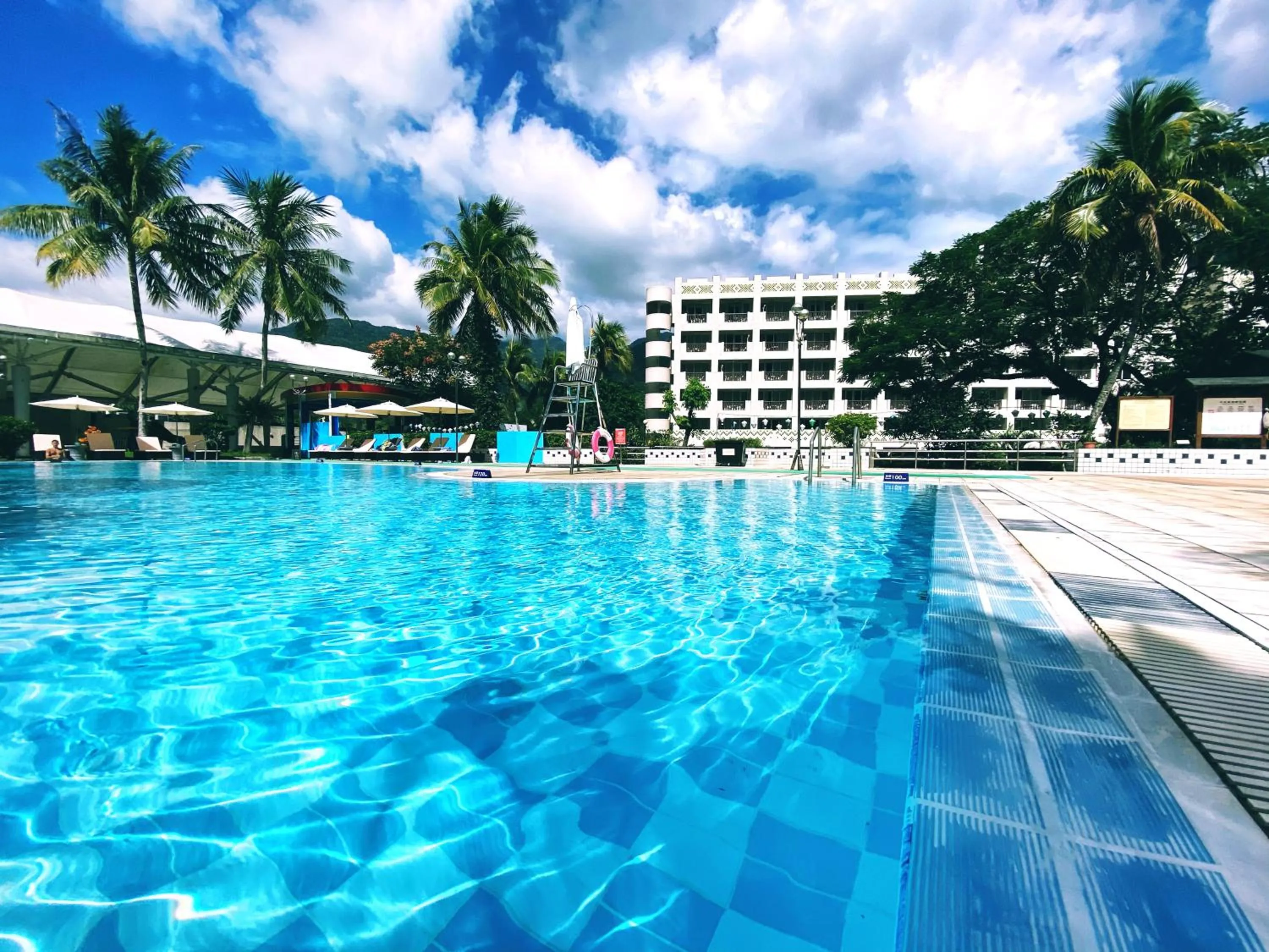 Swimming pool in Hotel Royal Chihpin