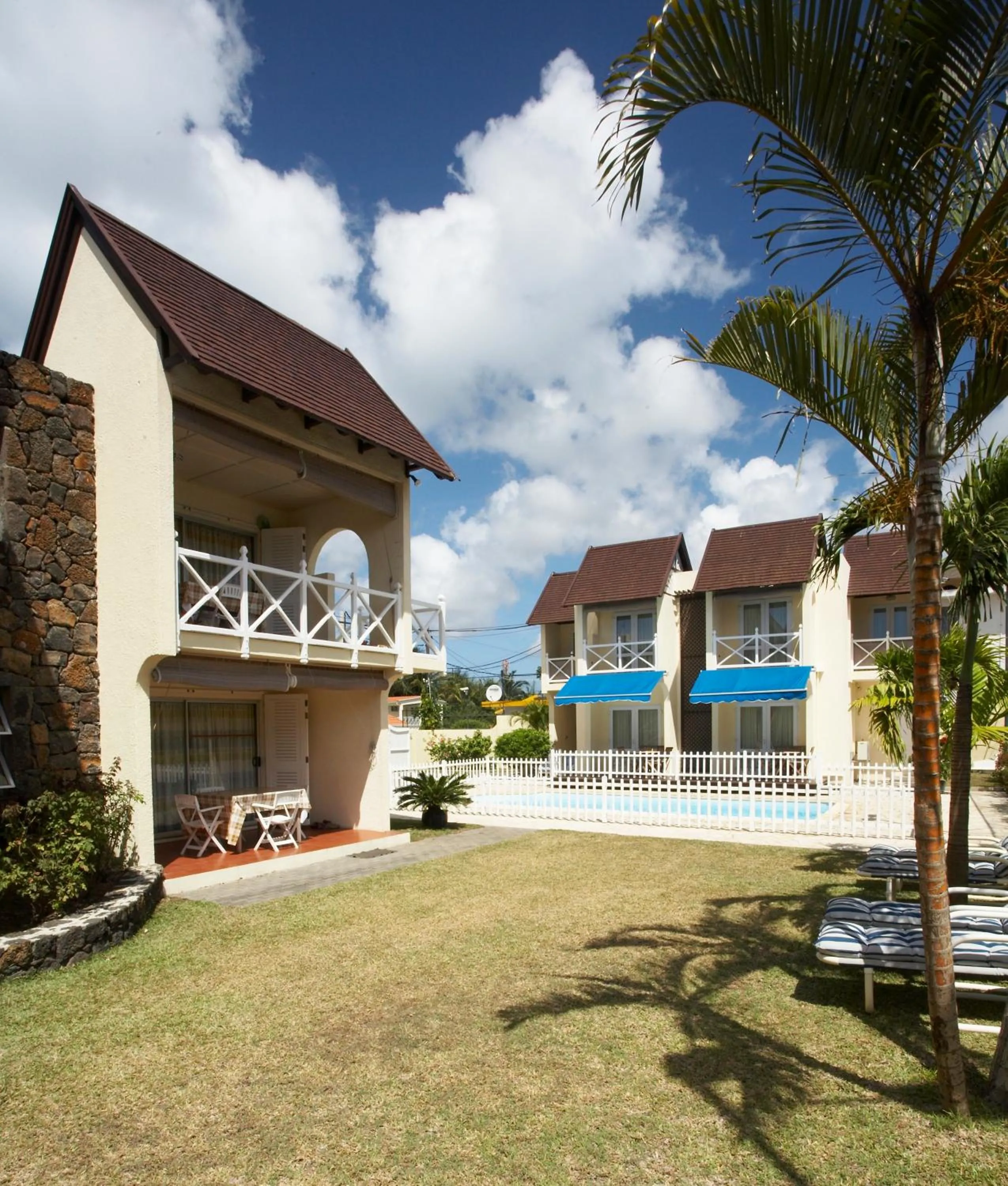 Property building in La Pointe Villas