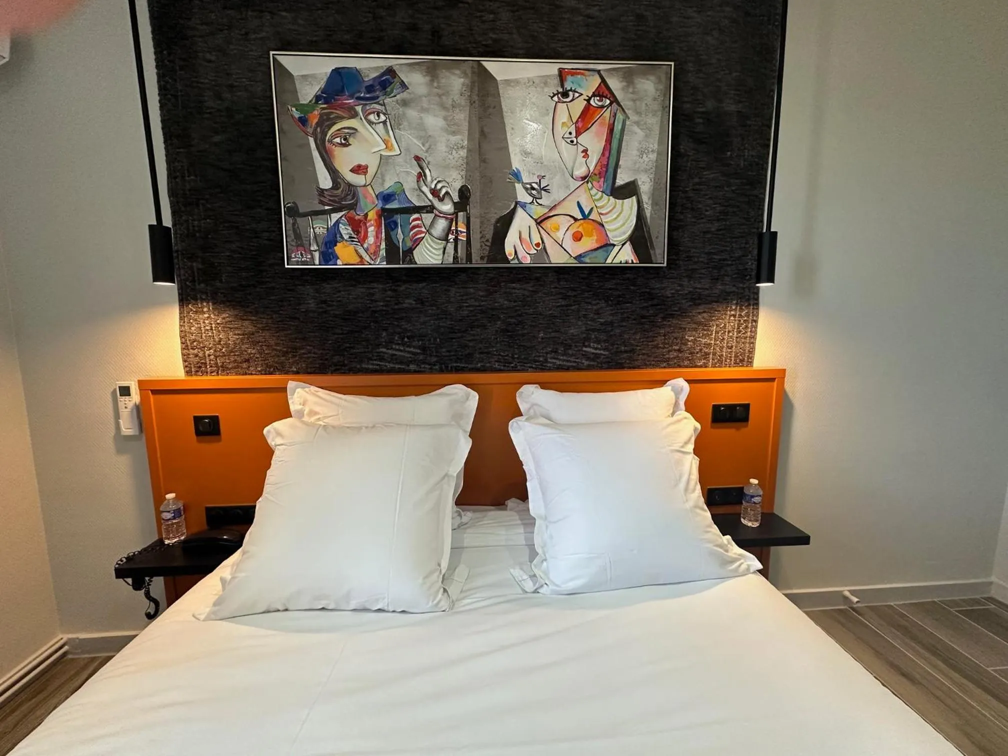 Bedroom, Bed in Logis Hôtel-Restaurant Au Vieux Morvan, au cœur de la Bourgogne, Piscine & Spa, Hôtel Climatisé