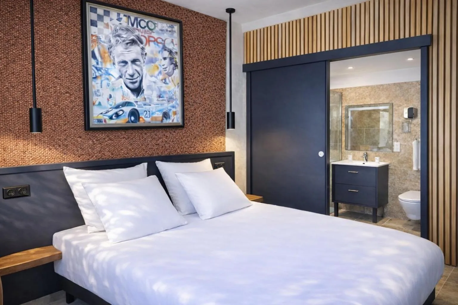 Bed in Logis Hôtel-Restaurant Au Vieux Morvan, au cœur de la Bourgogne, Piscine & Spa, Hôtel Climatisé