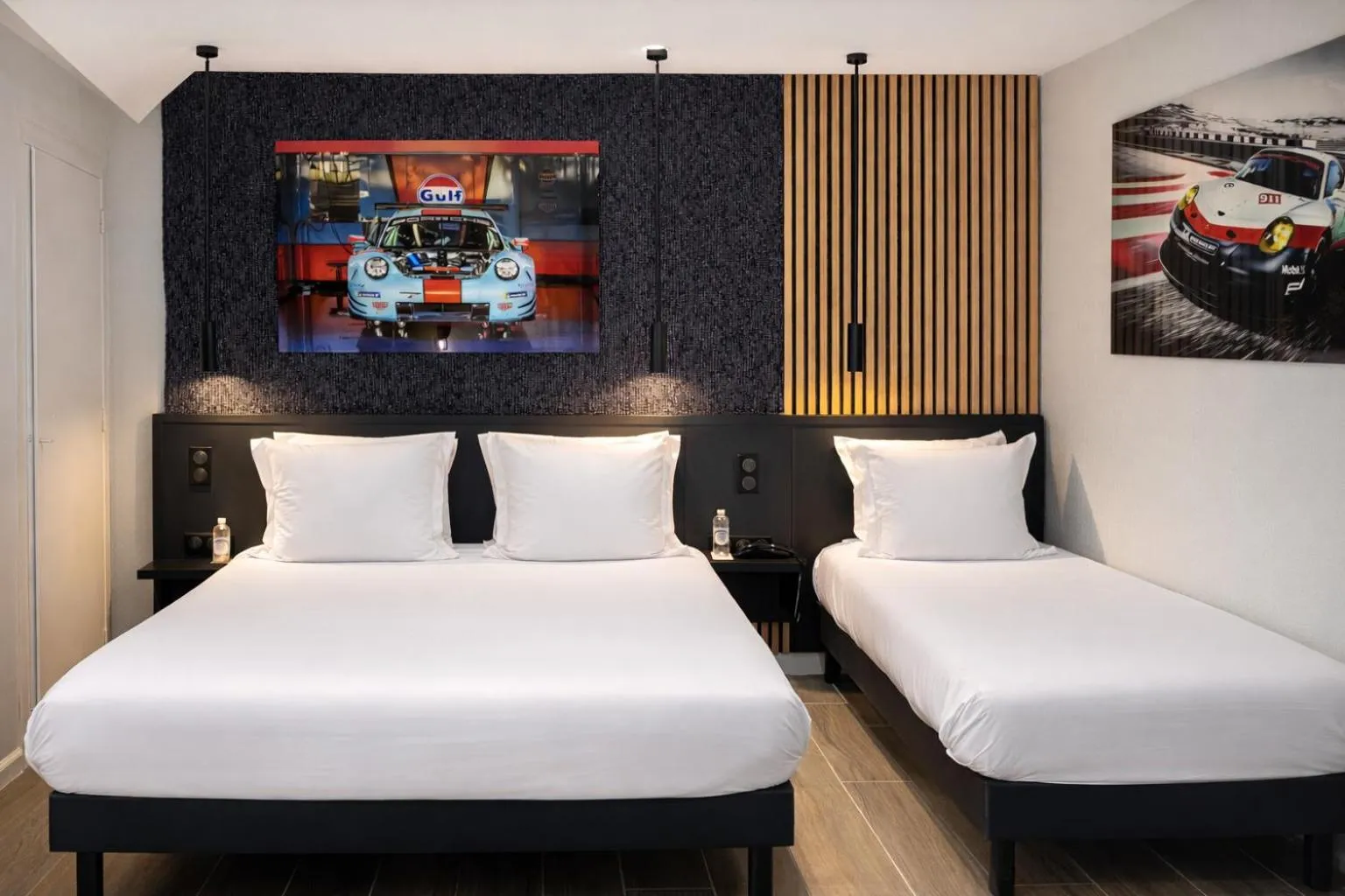 Bed in Logis Hôtel-Restaurant Au Vieux Morvan, au cœur de la Bourgogne, Piscine & Spa, Hôtel Climatisé