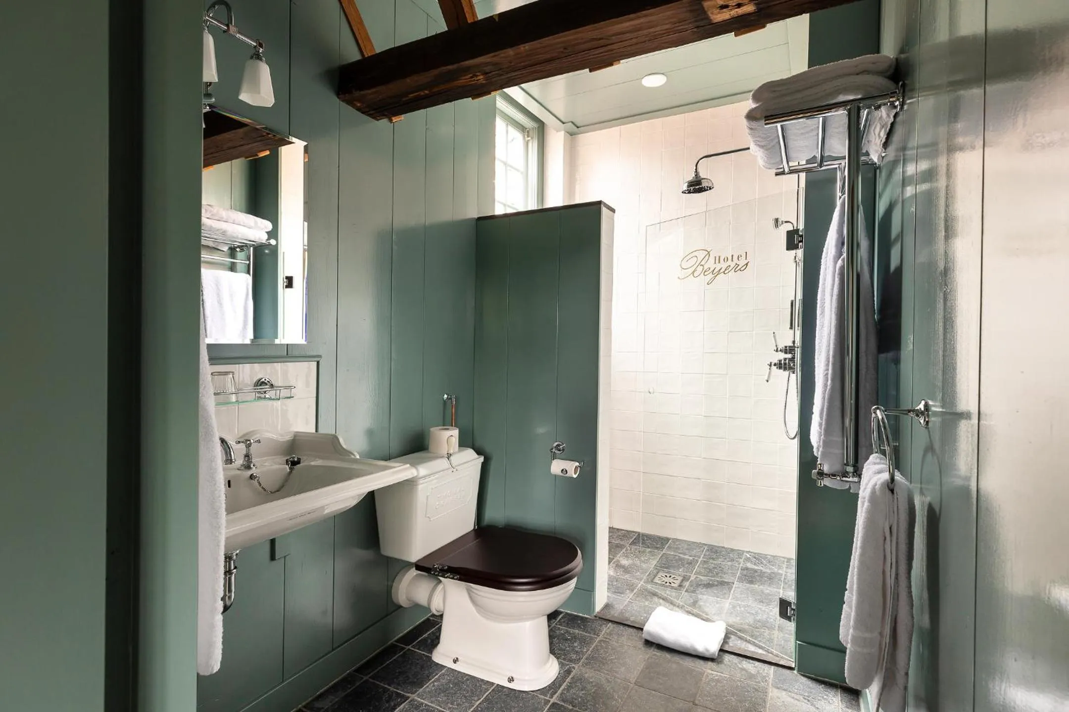 Shower in Hotel Beijers