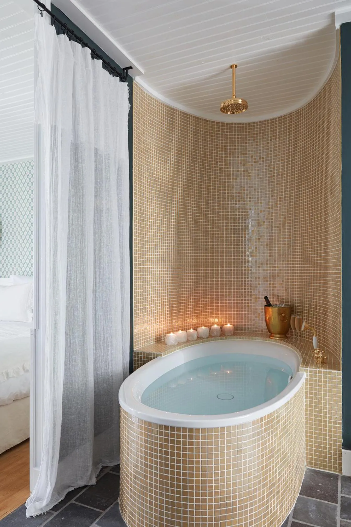 Bathroom, Bed in Grand Hotel Soleil d'Or