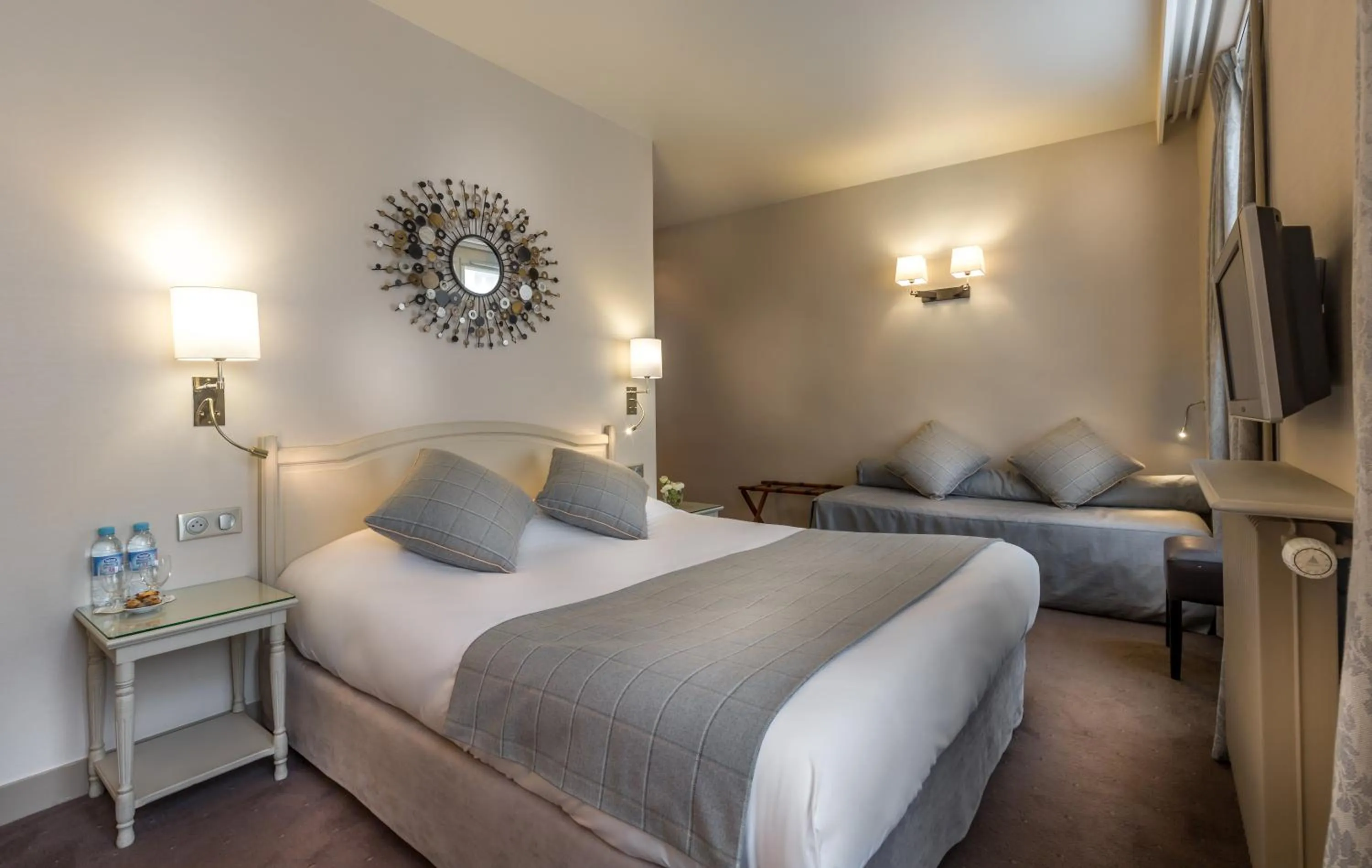 Bed in Hôtel La Résidence du Berry