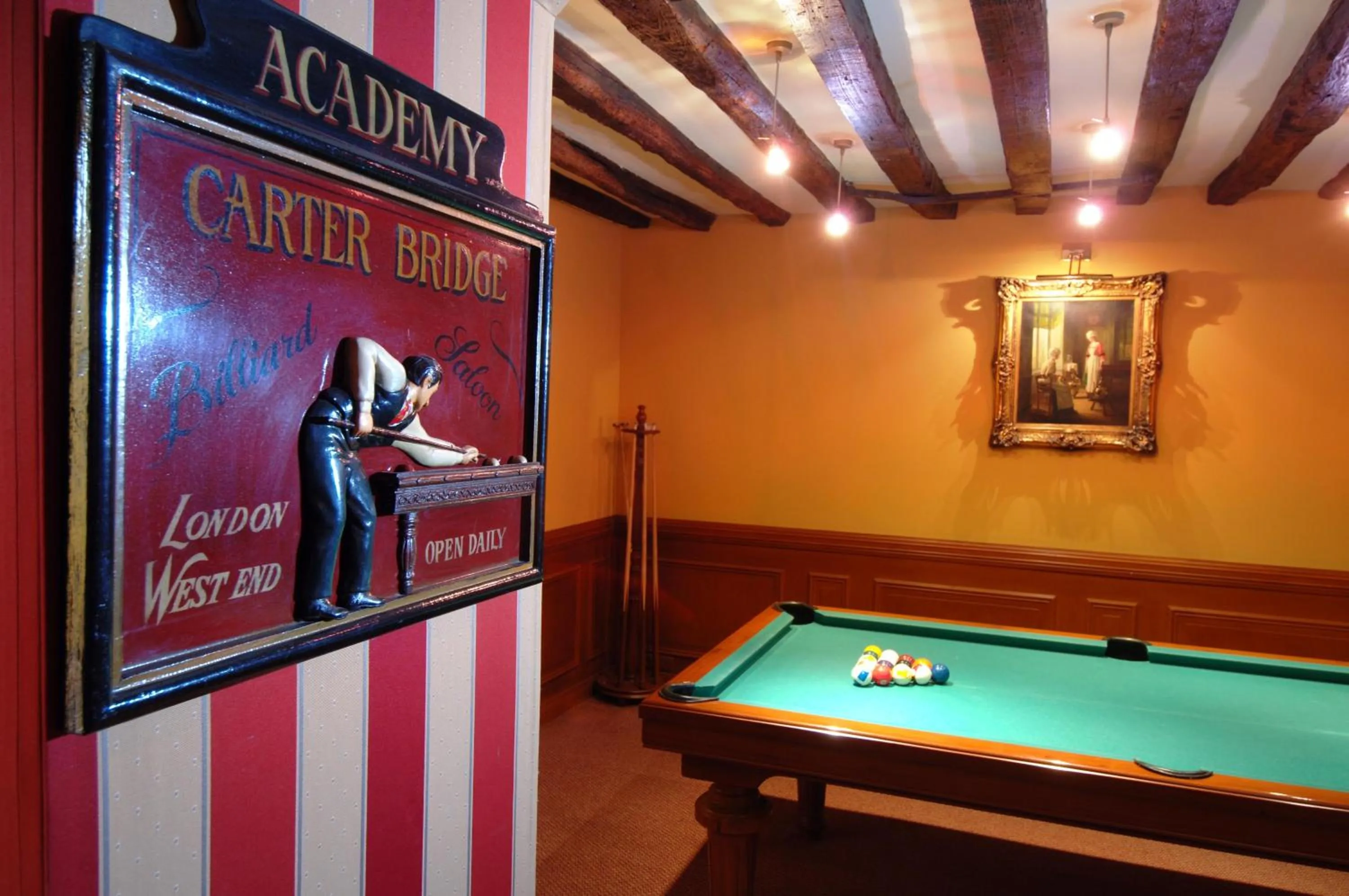 Billiard in Hôtel La Résidence du Berry