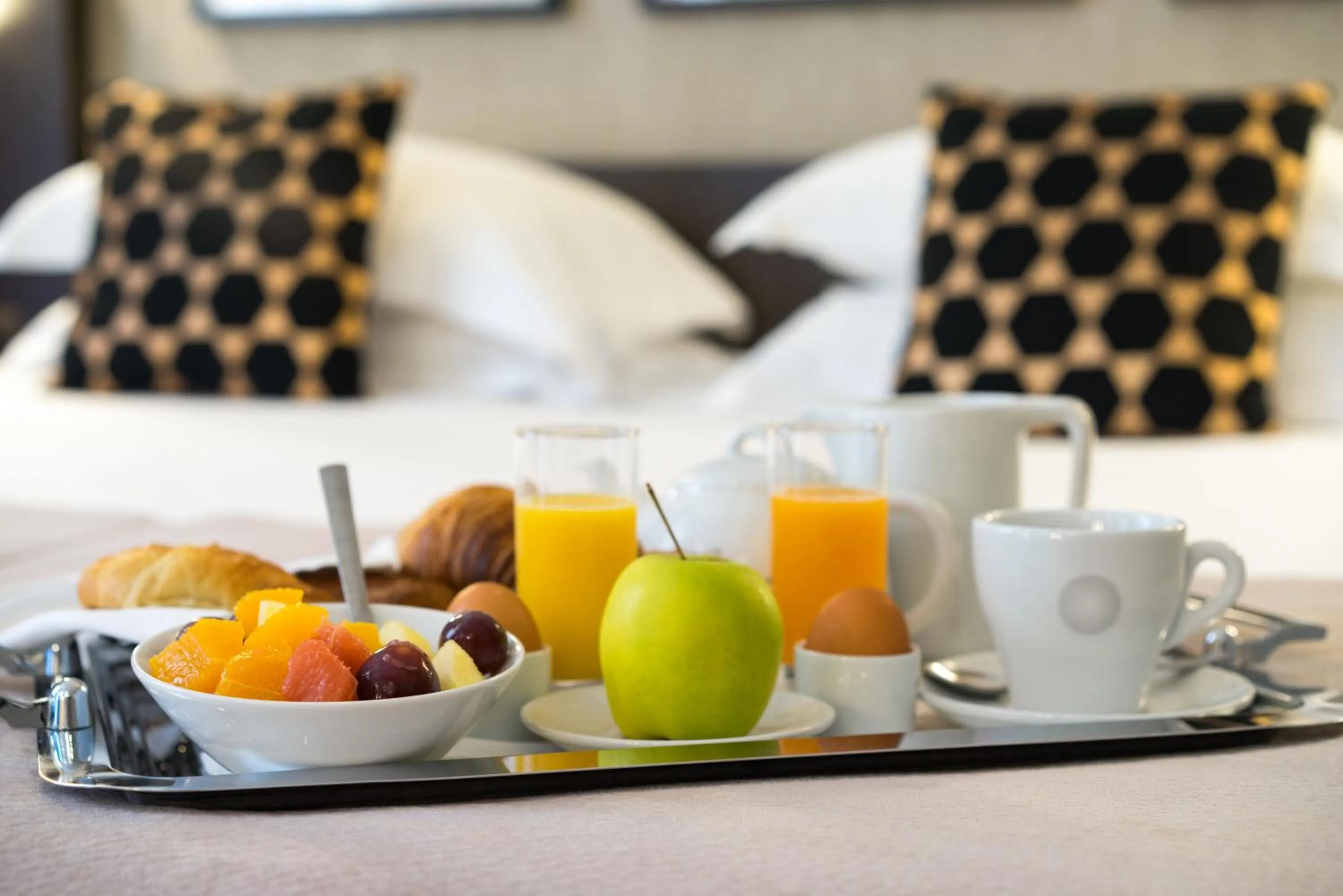 Food close-up, Bed in Hotel Voltaire Opera Nantes Centre