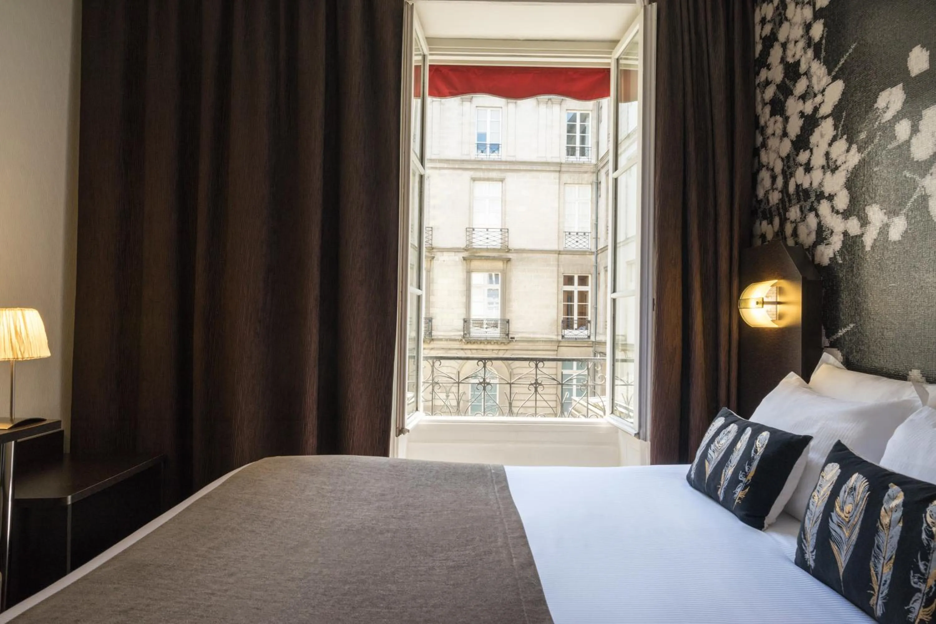 Bedroom, Bed in Hotel Voltaire Opera Nantes Centre