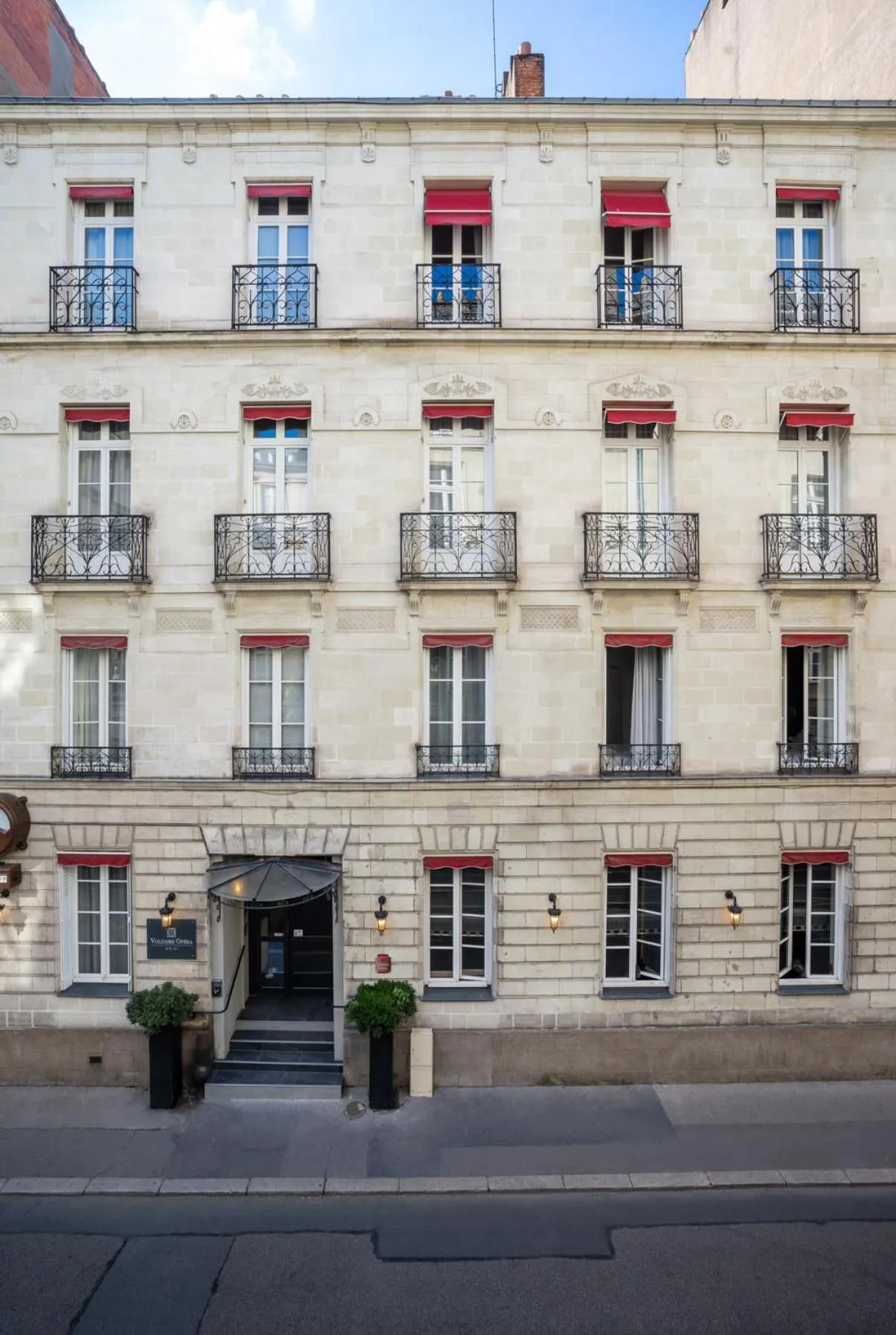 Facade/entrance in Hotel Voltaire Opera Nantes Centre
