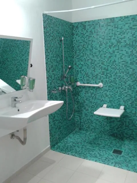 Shower in Hotel Armatti