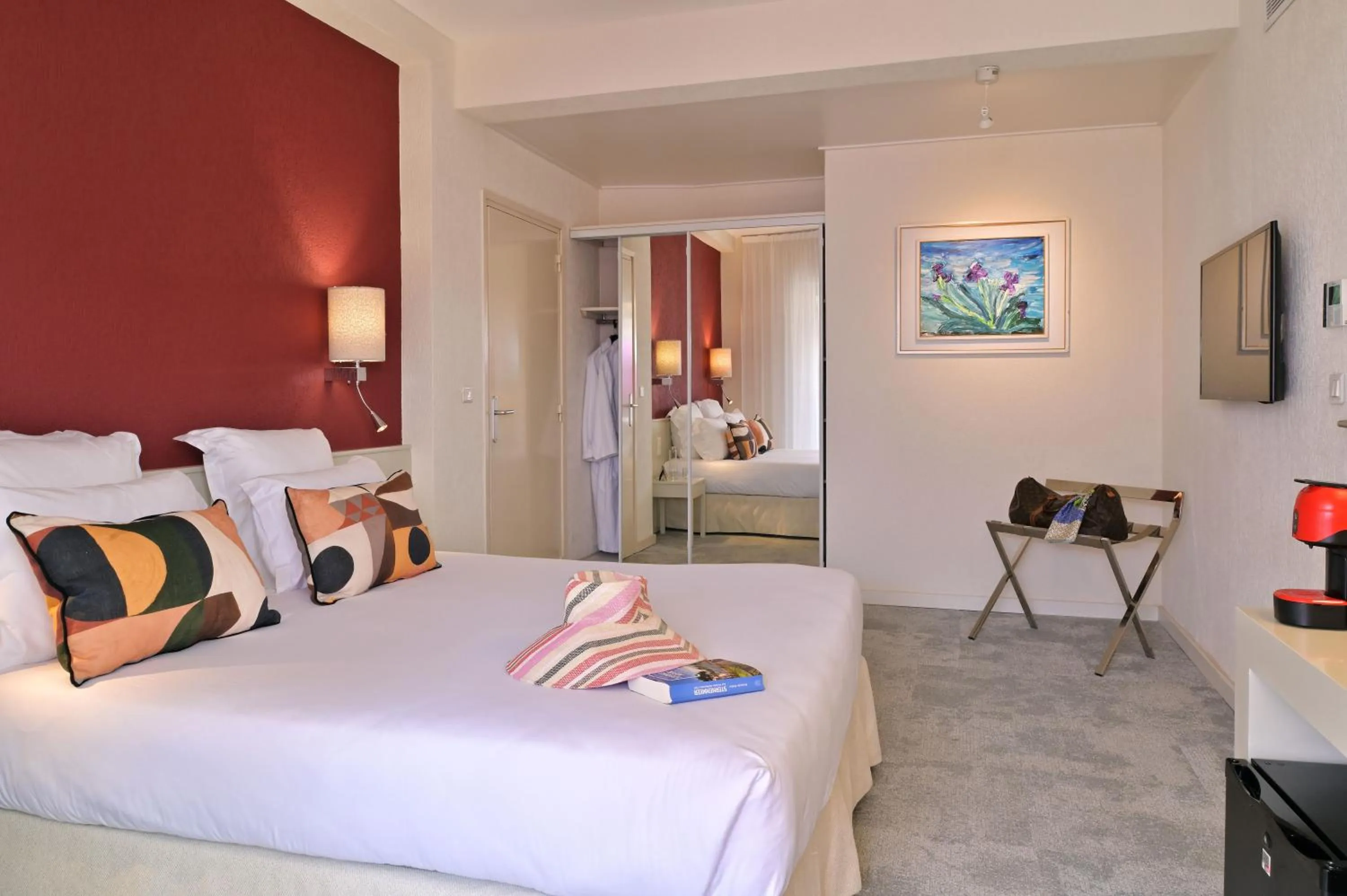 TV and multimedia, Bed in Hôtel Pietracap