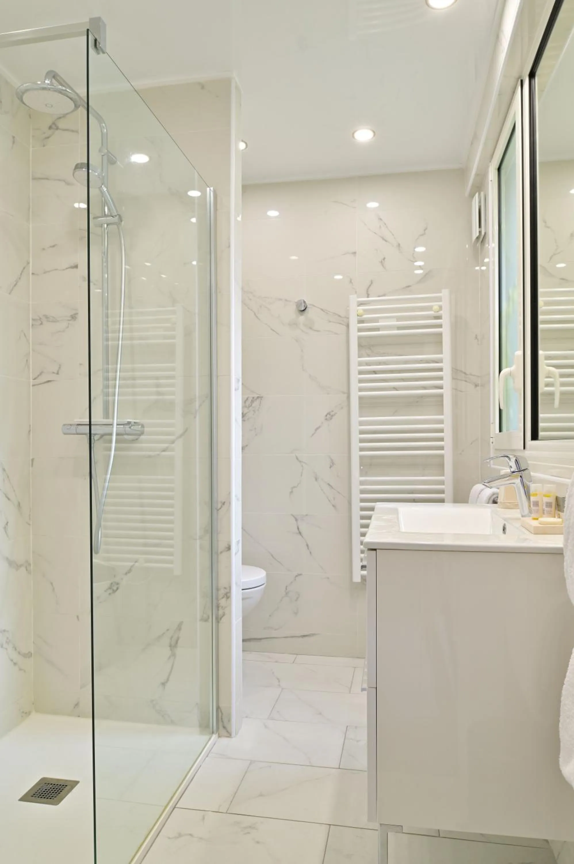 Bathroom in Hôtel Pietracap