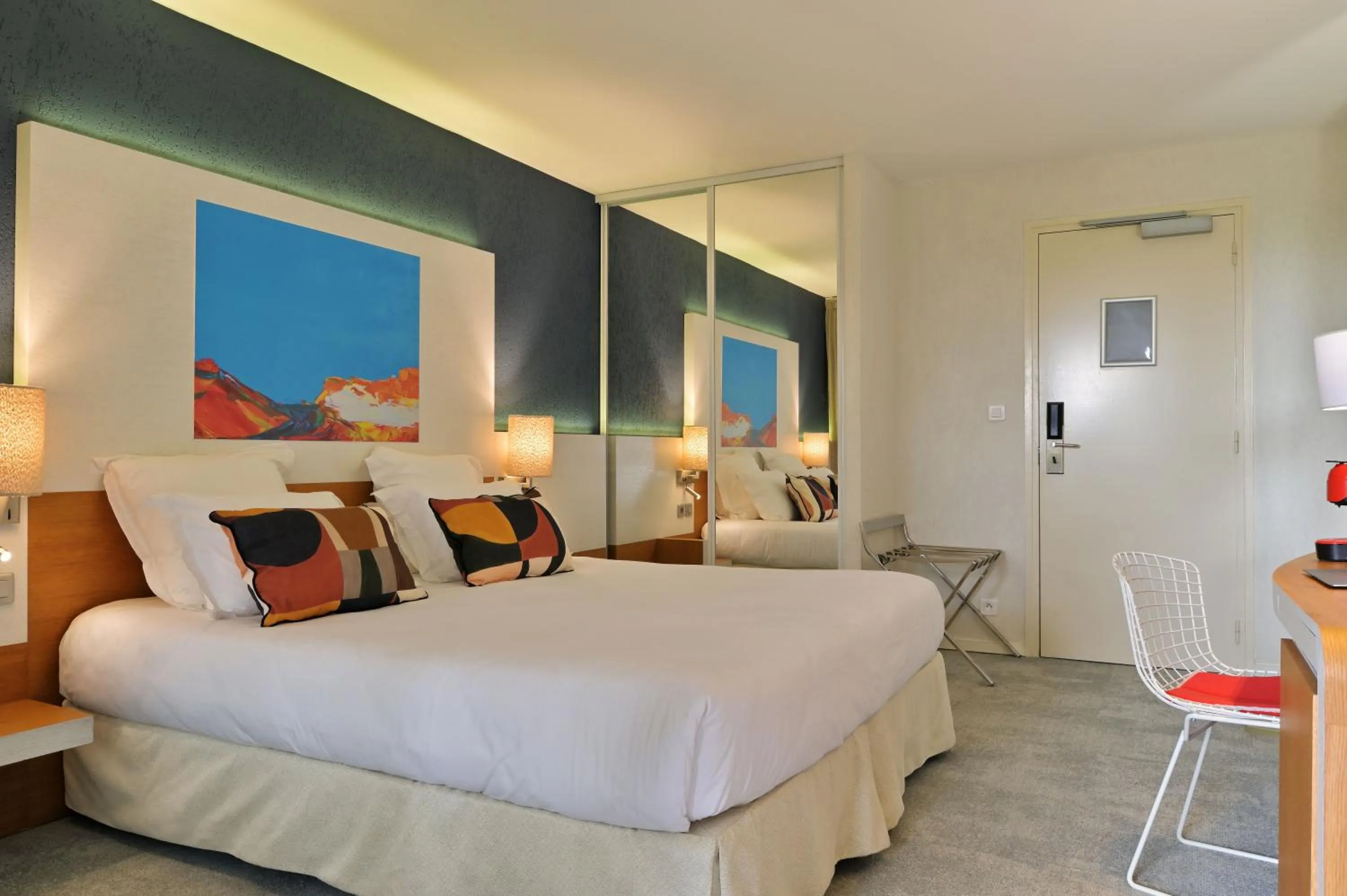 Spring, Bed in Hôtel Pietracap