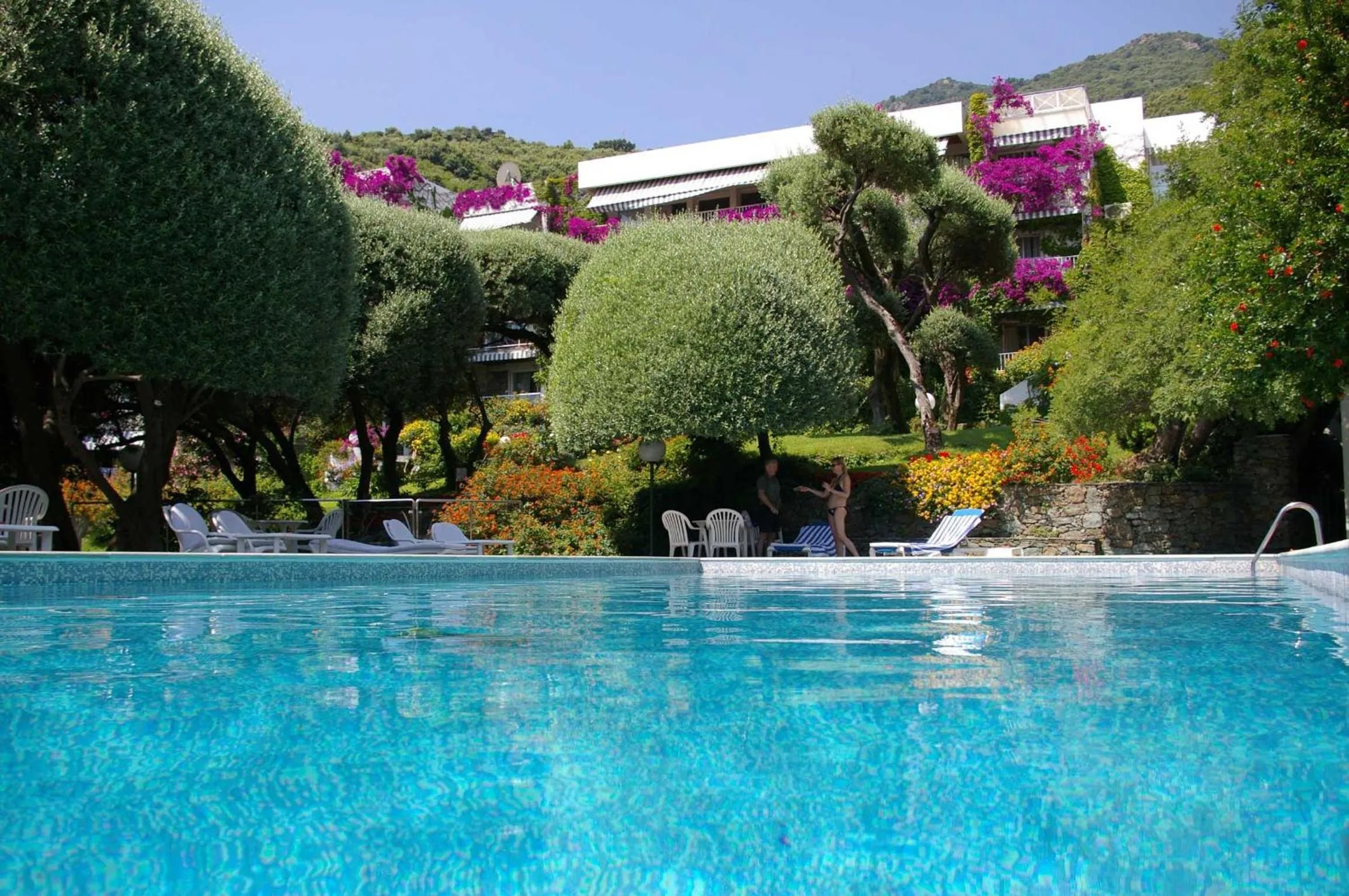 Swimming pool in Hôtel Pietracap