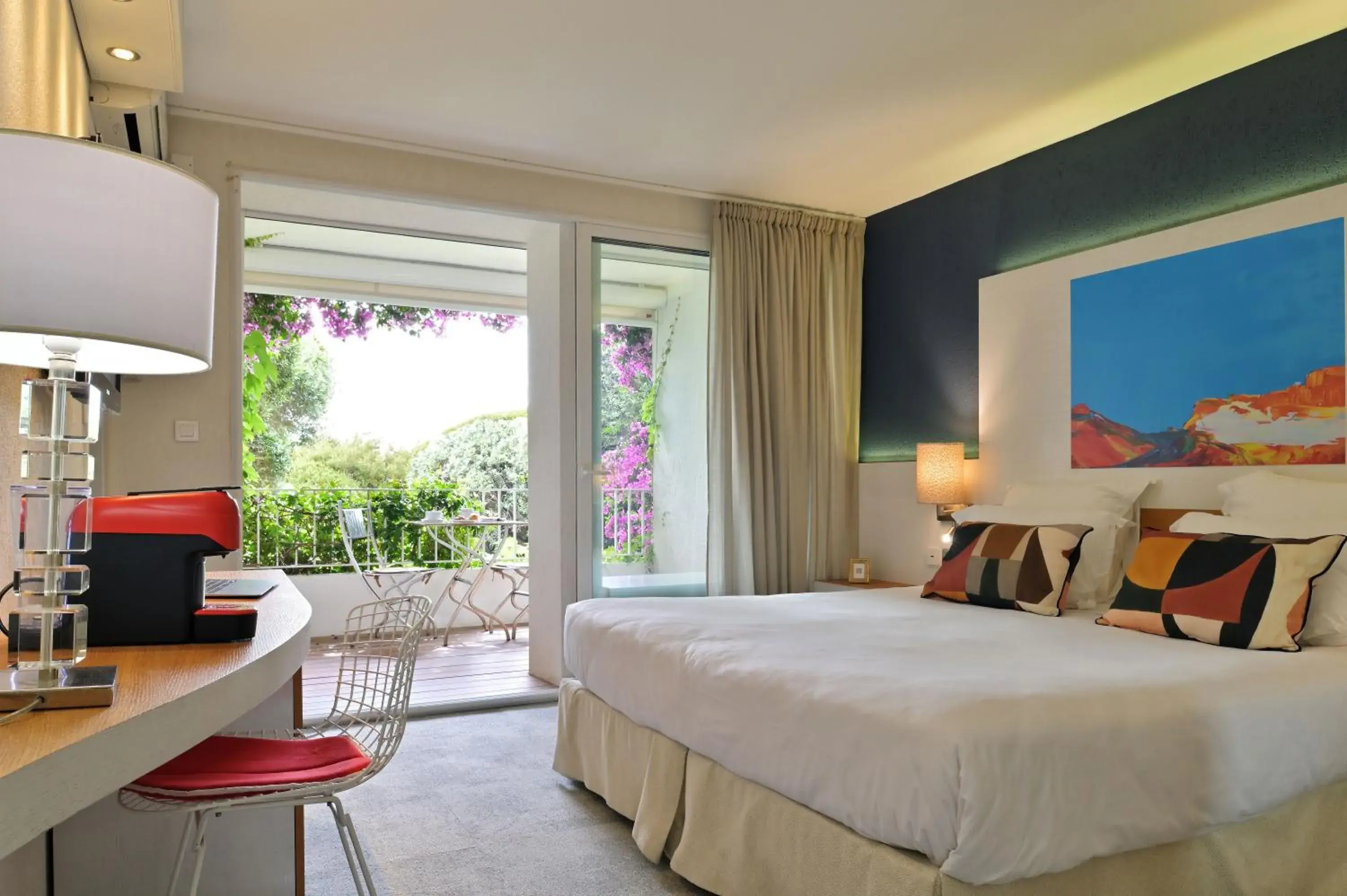 Classic Double Room - Park View in Hôtel Pietracap Classic Double Room - Park View in Hôtel Pietracap