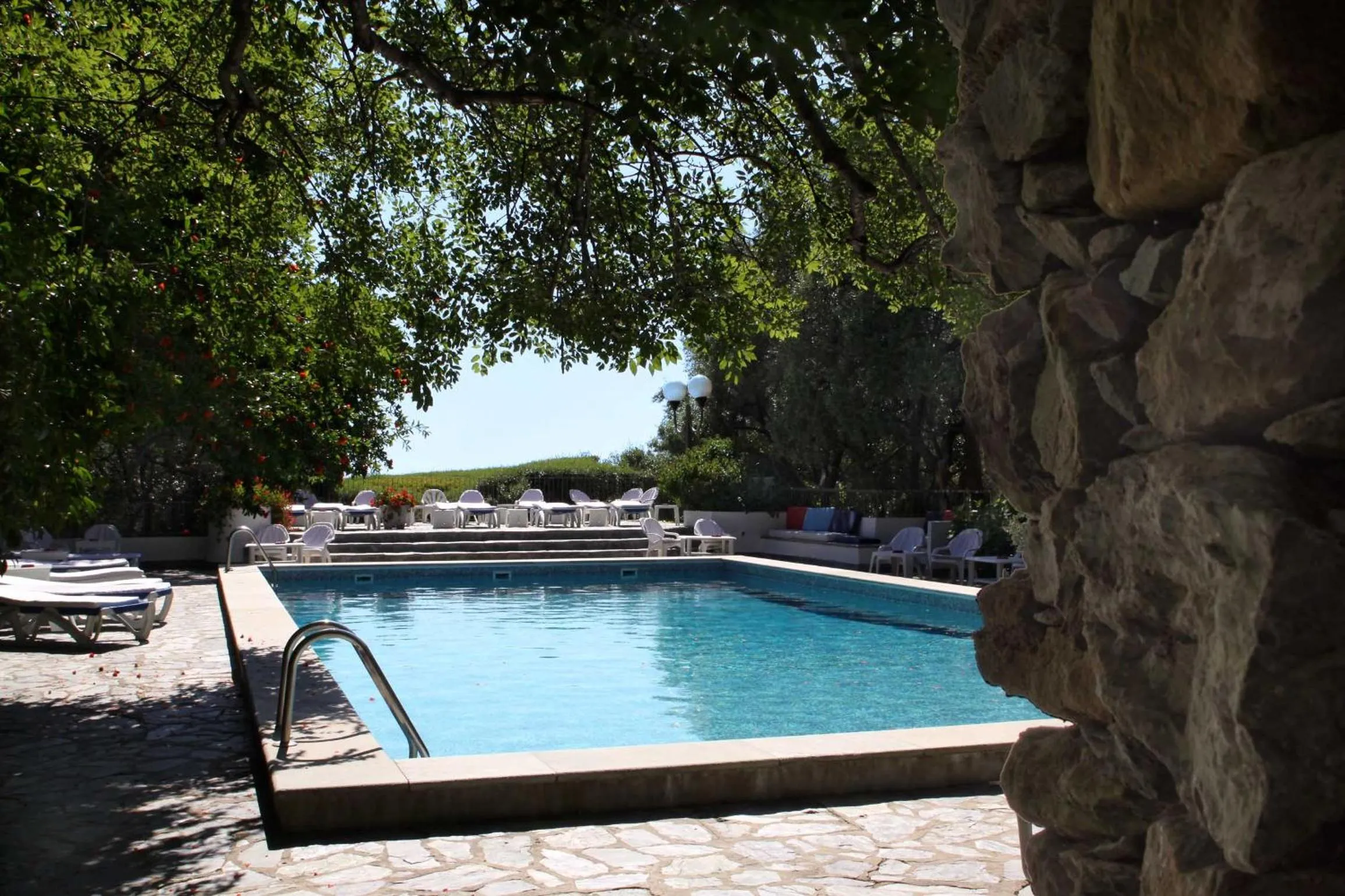 Swimming pool in Hôtel Pietracap