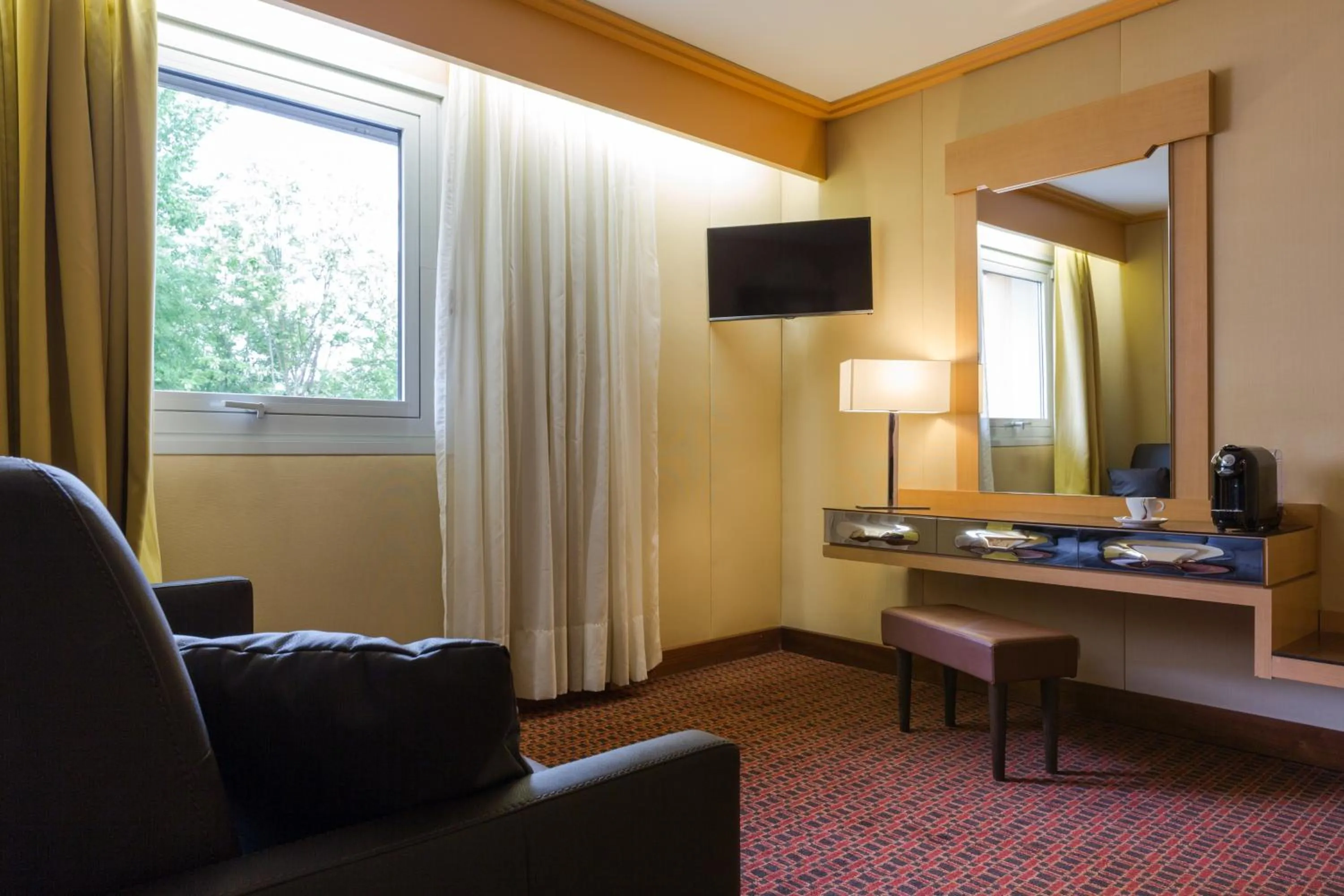 Seating area in Hôtel du Béryl, Lons-le-Saunier