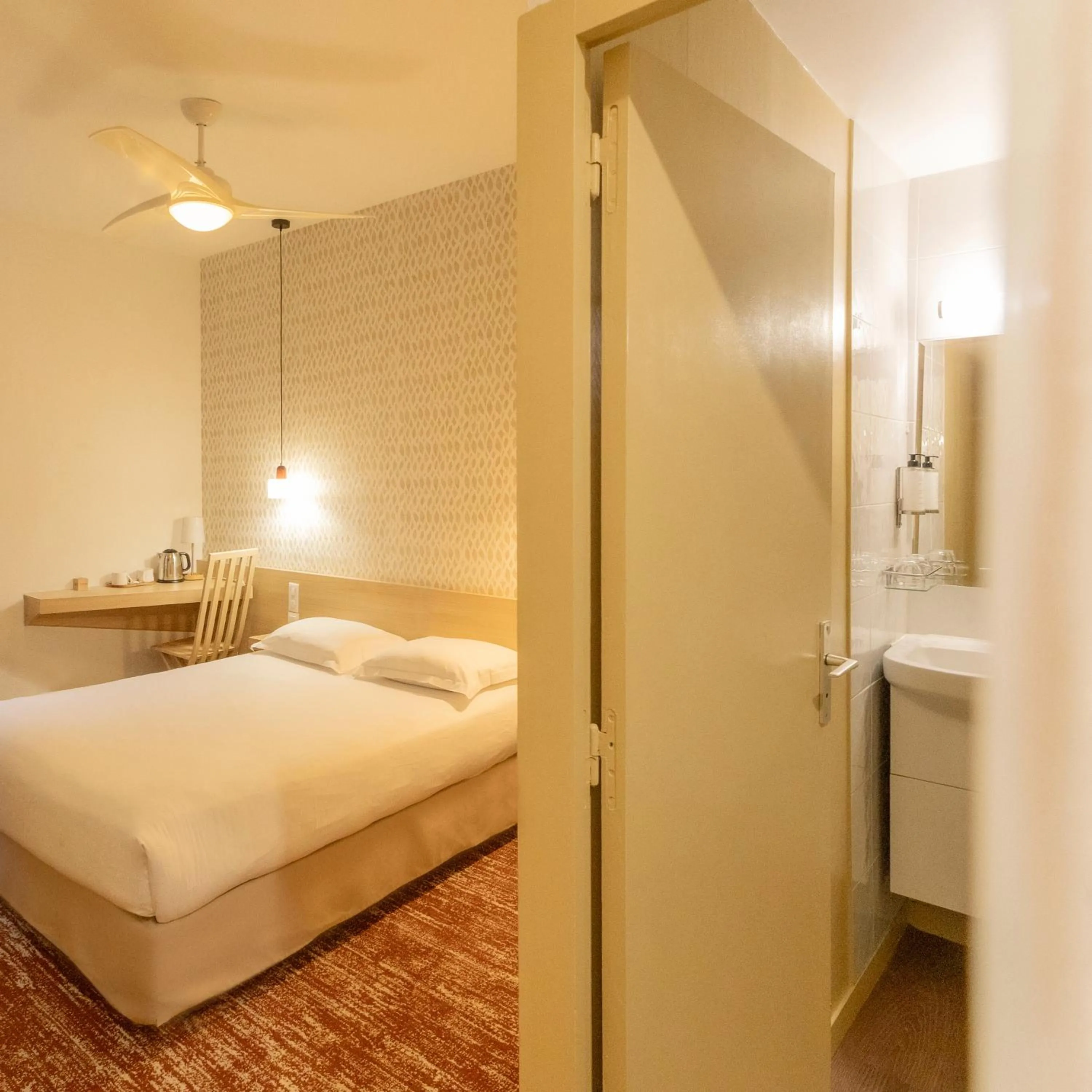 Bed in Hotel Gambetta