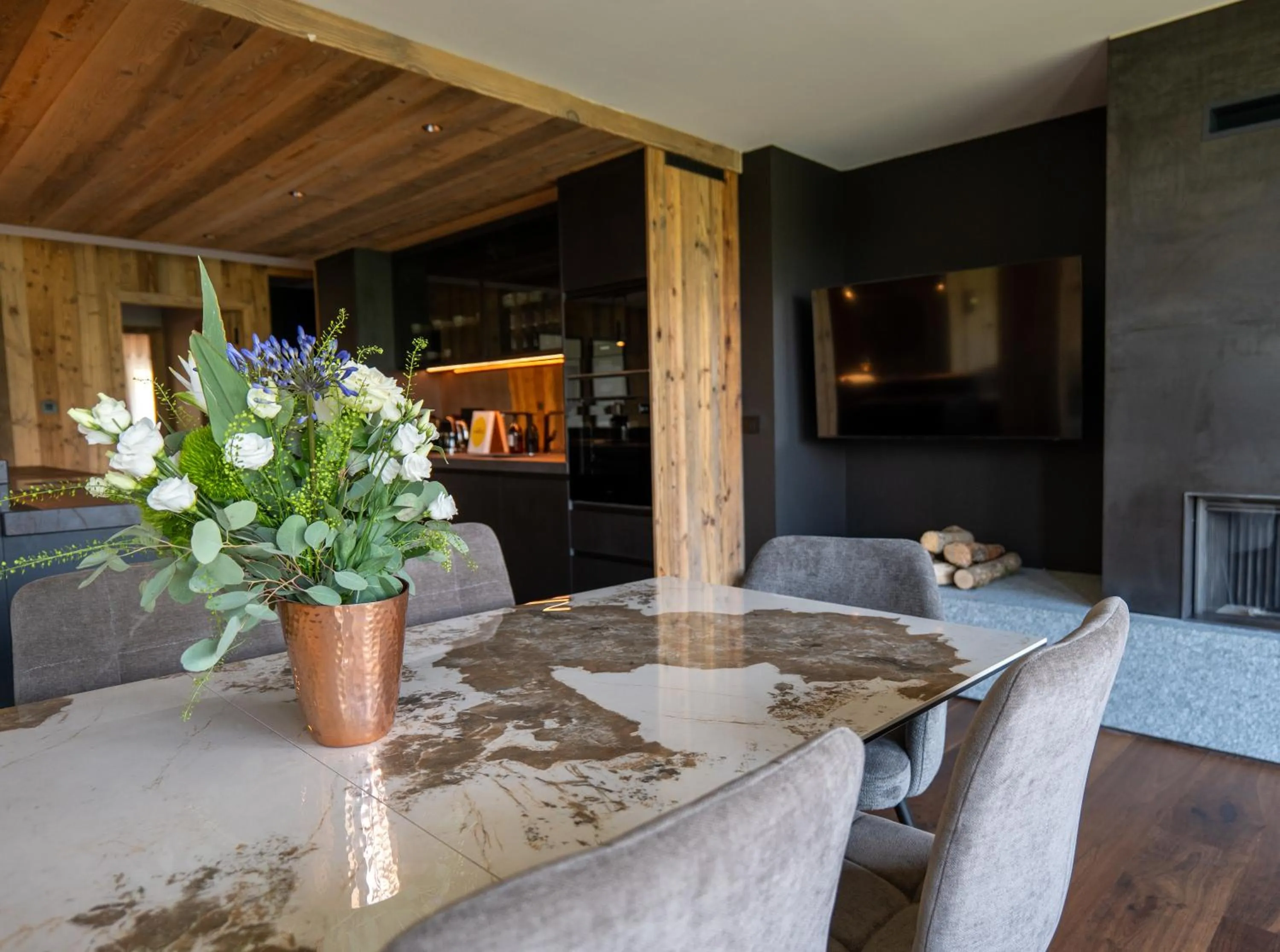 Dining area in Hôtel L'Arboisie