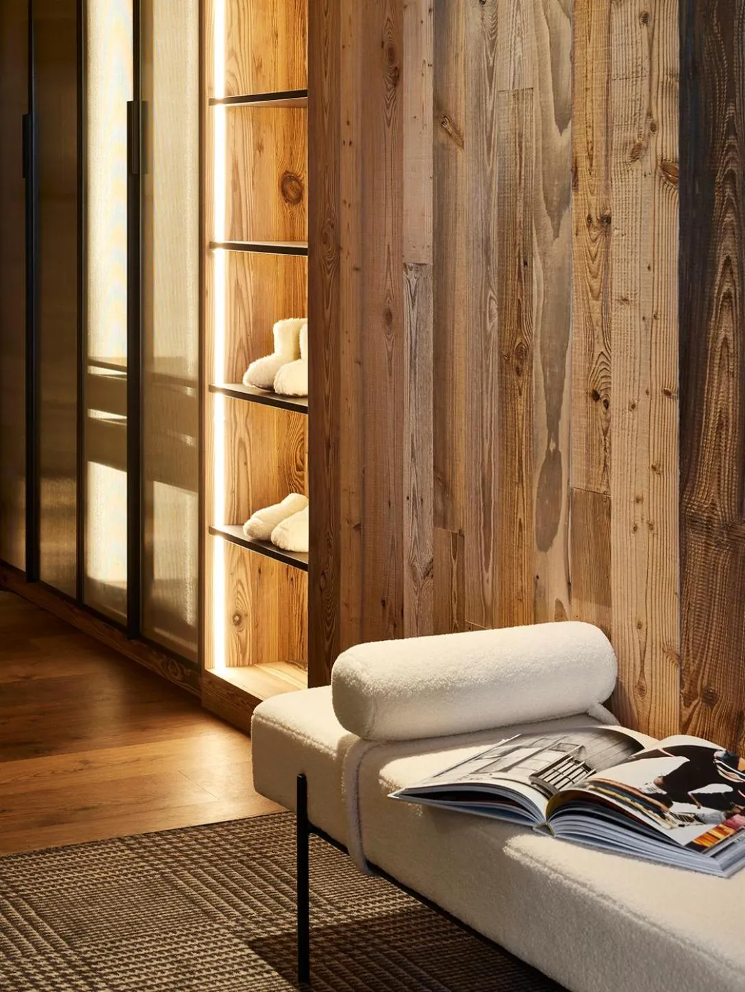 wardrobe in Hôtel L'Arboisie