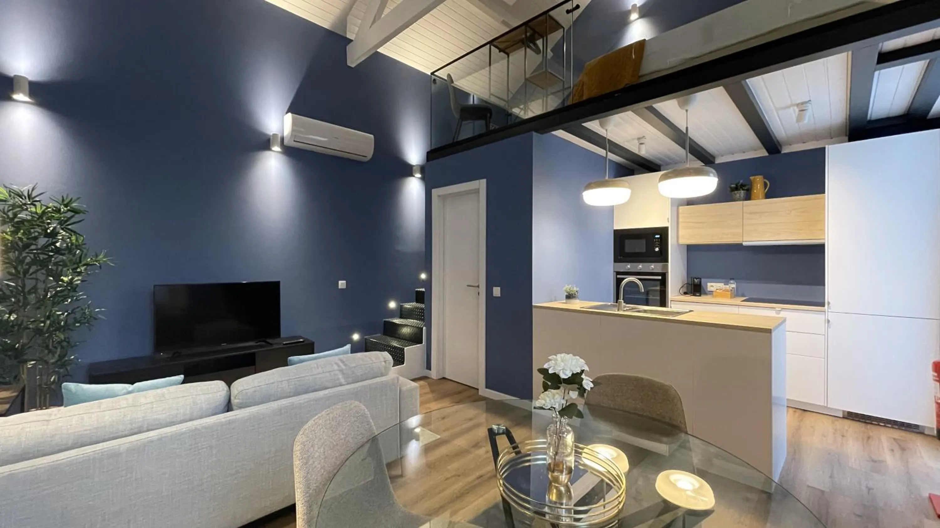 Communal lounge/ TV room in MyTrip Porto