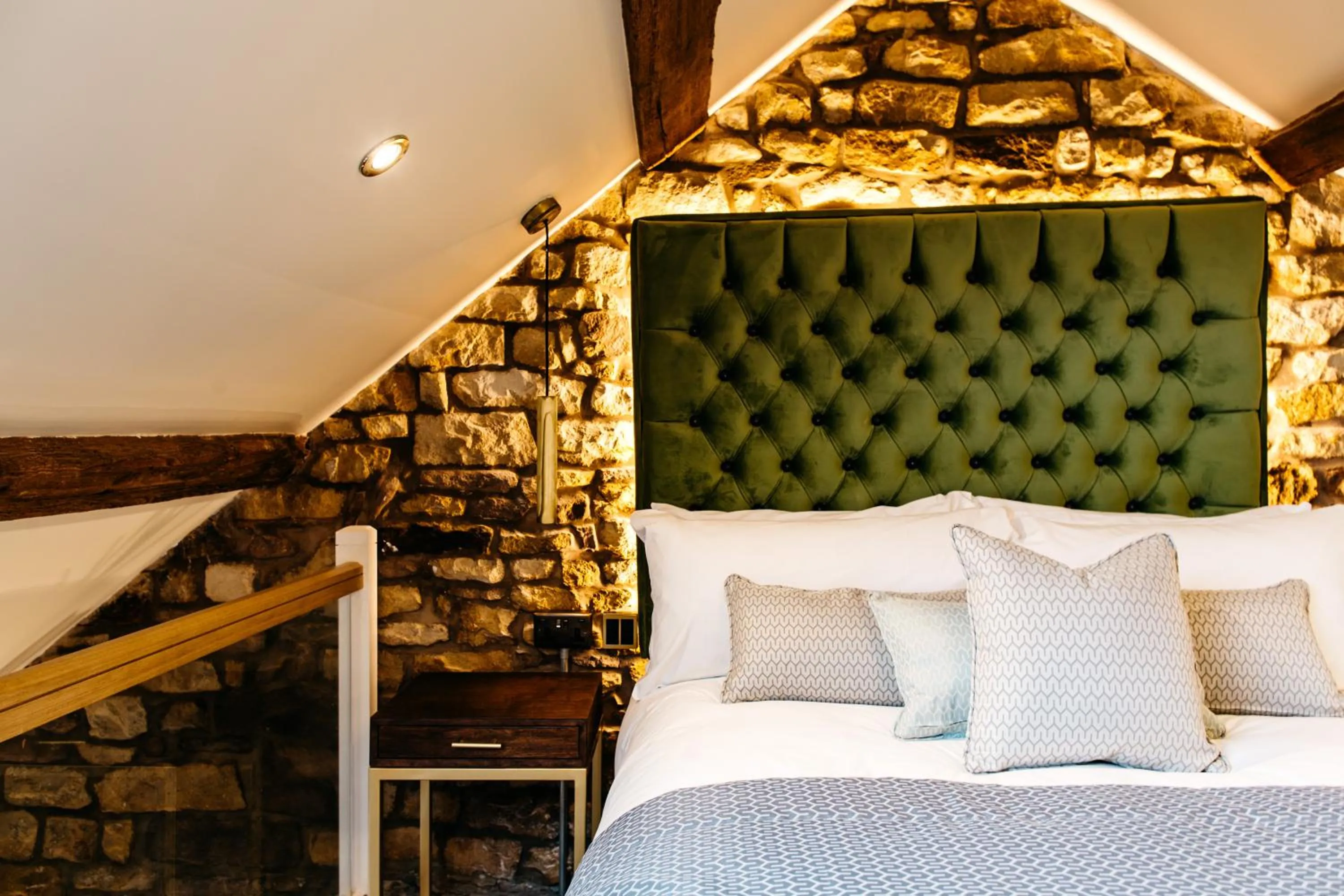 Bedroom, Bed in Quite Simply French