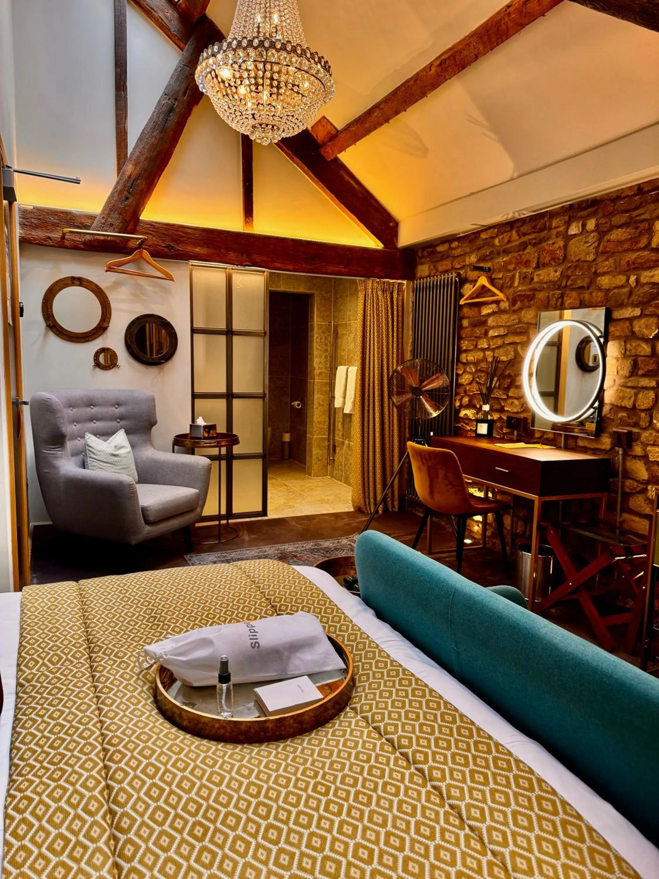 Bedroom, Bed in Quite Simply French