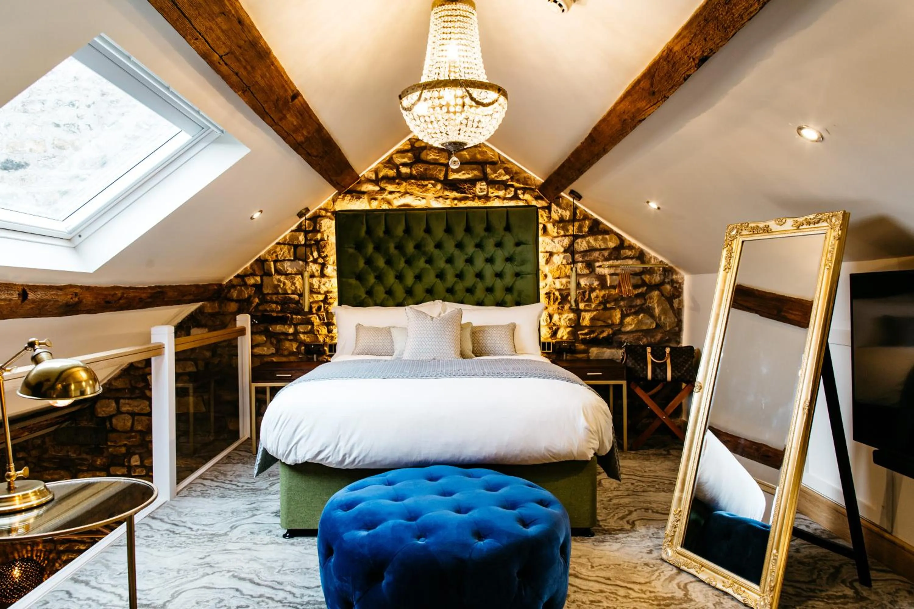 Bedroom, Bed in Quite Simply French