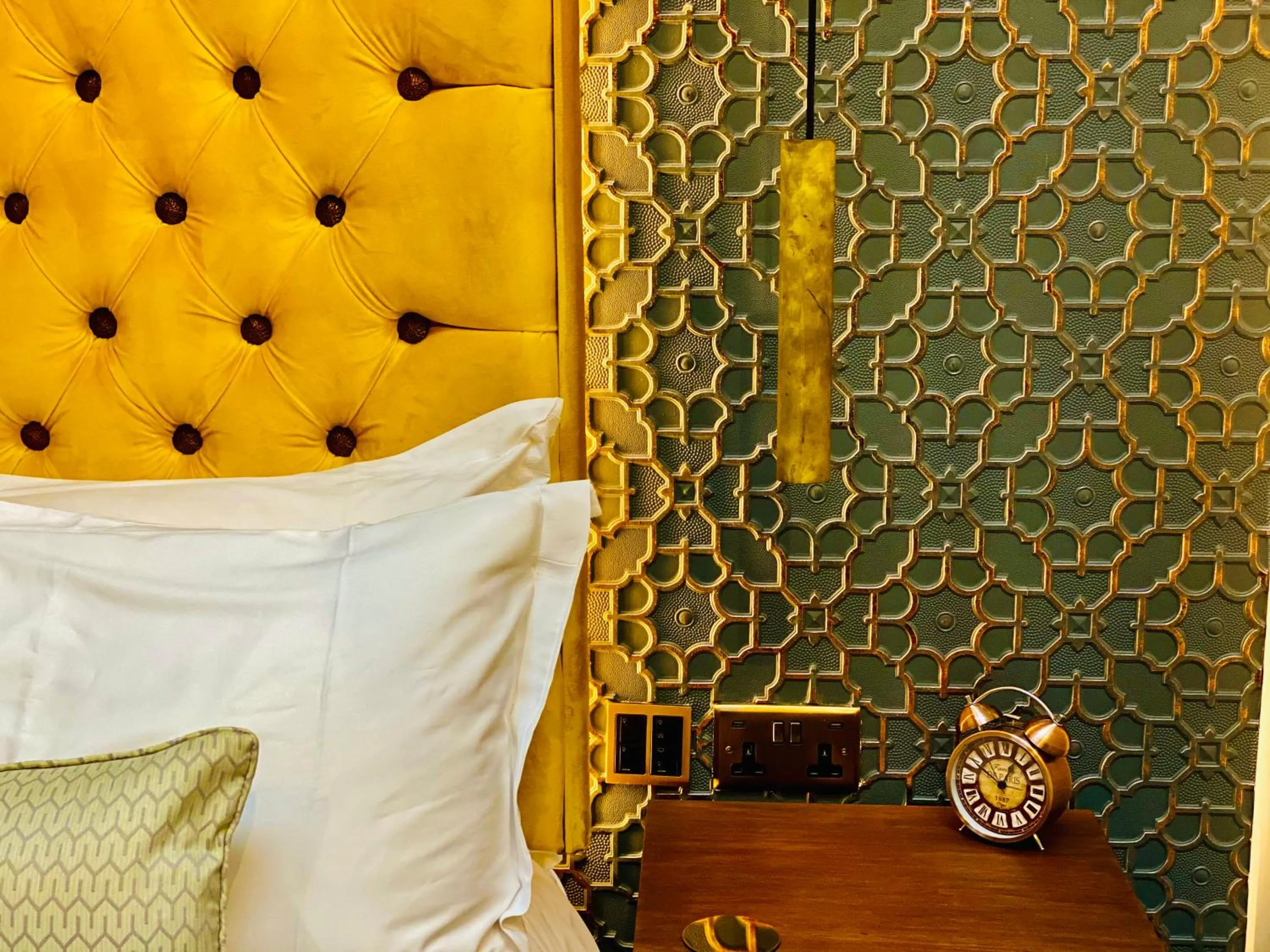 Bed in Quite Simply French