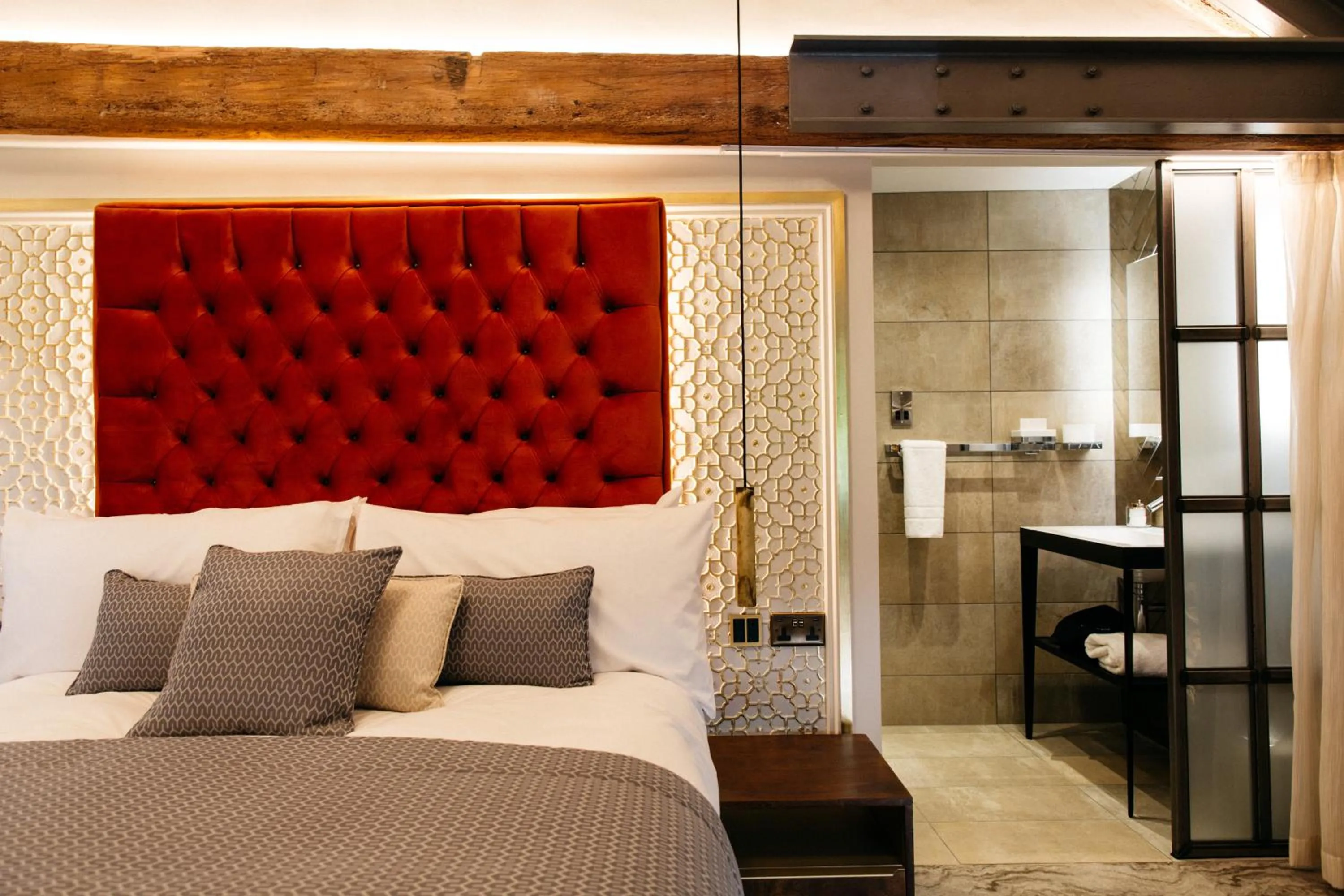 Bedroom, Bed in Quite Simply French