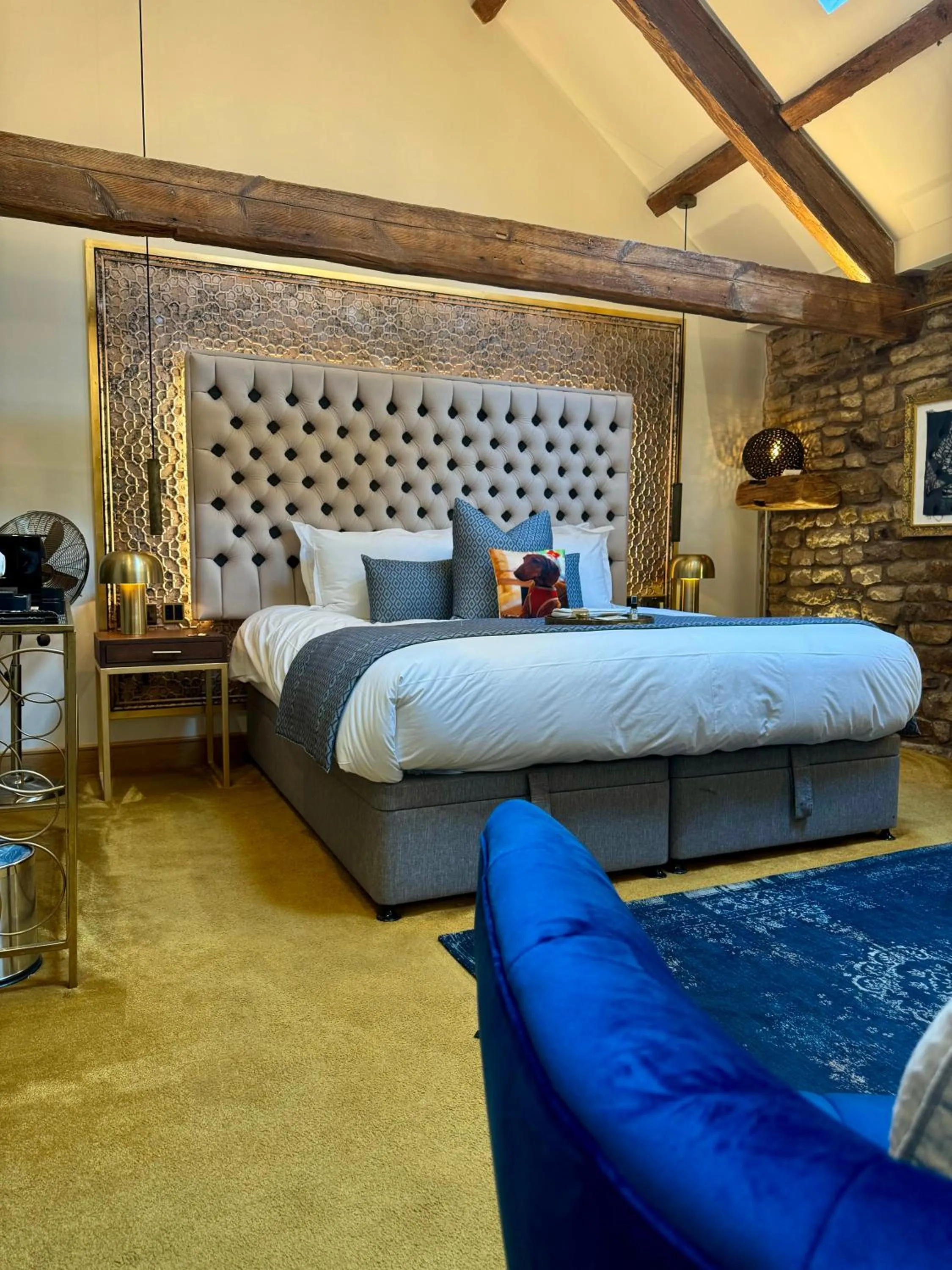 Bedroom, Bed in Quite Simply French