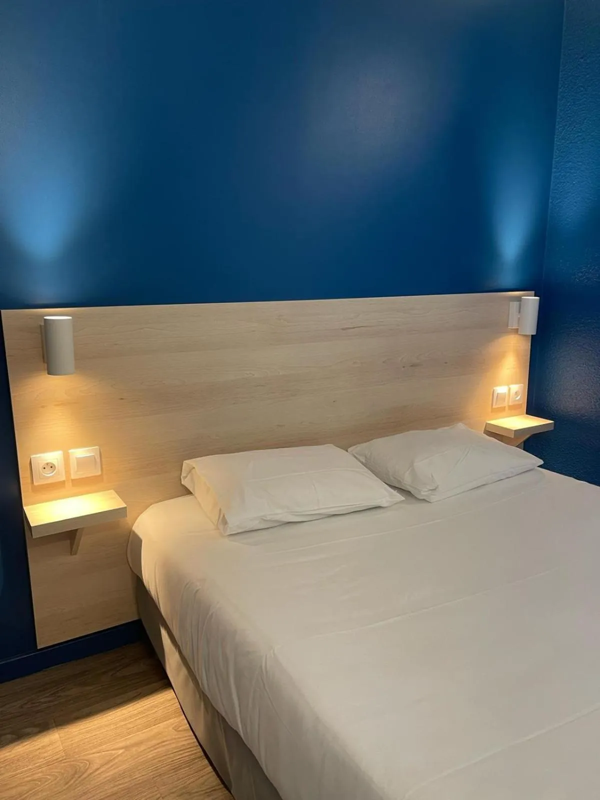 Bedroom, Bed in Kyriad Direct Dreux