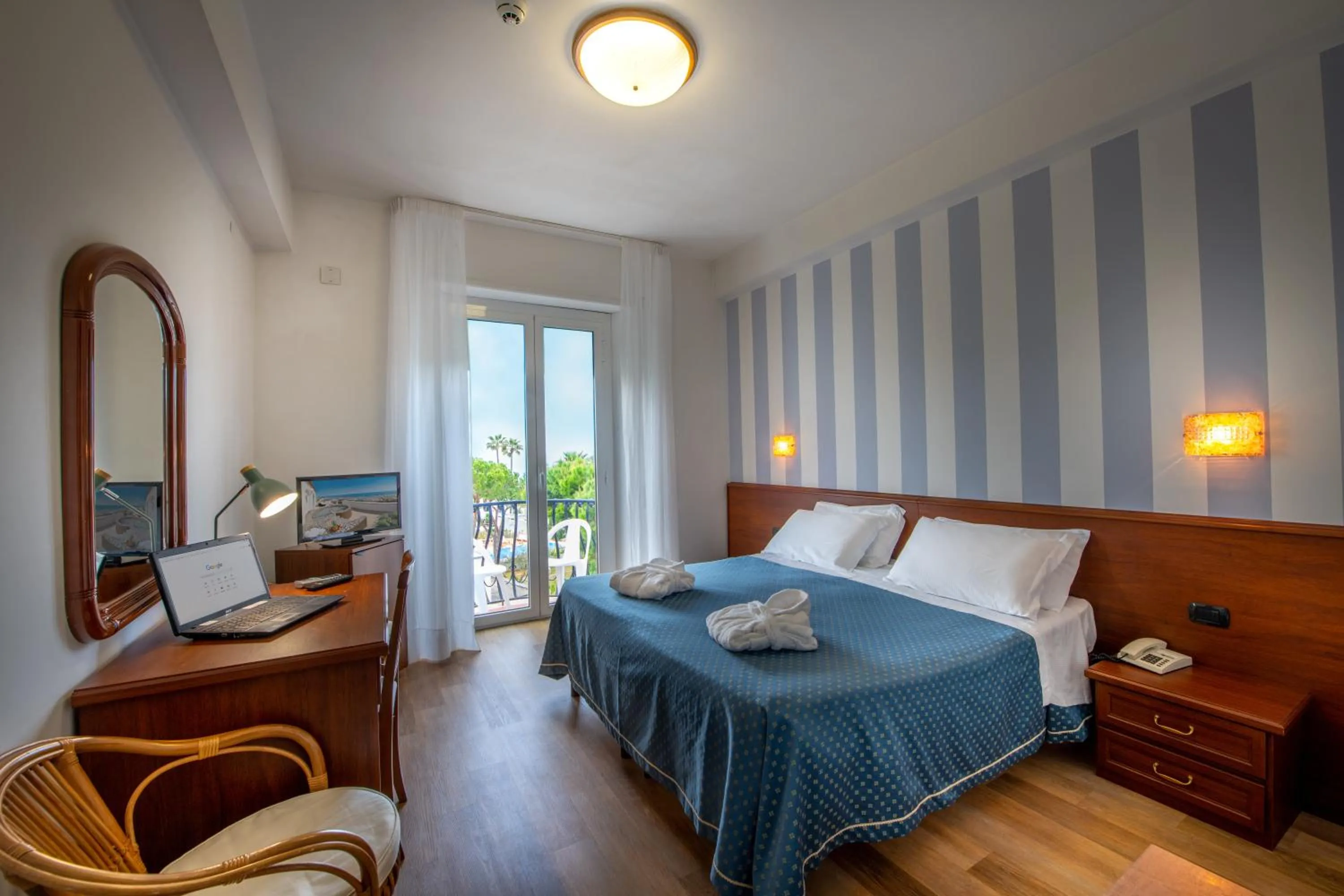 Photo of the whole room, Bed in Grand Hotel Excelsior