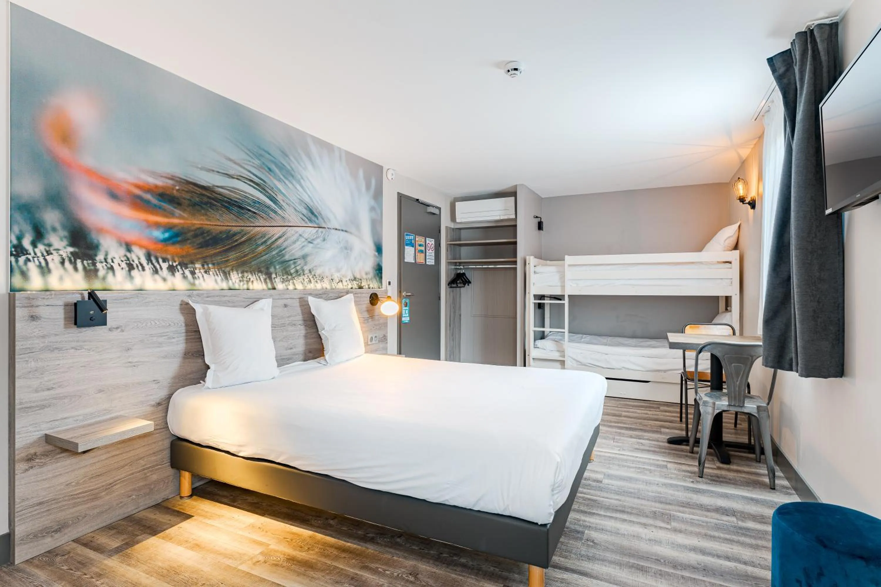 Photo of the whole room, Bed in Kyriad Direct Tours Sud - Chambray Lès Tours