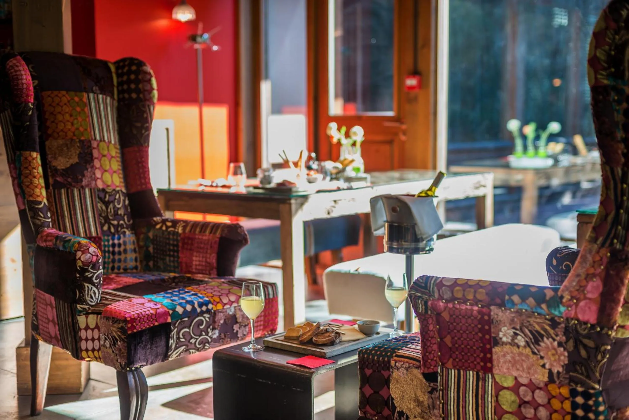 Lounge or bar in La Maison Rouge