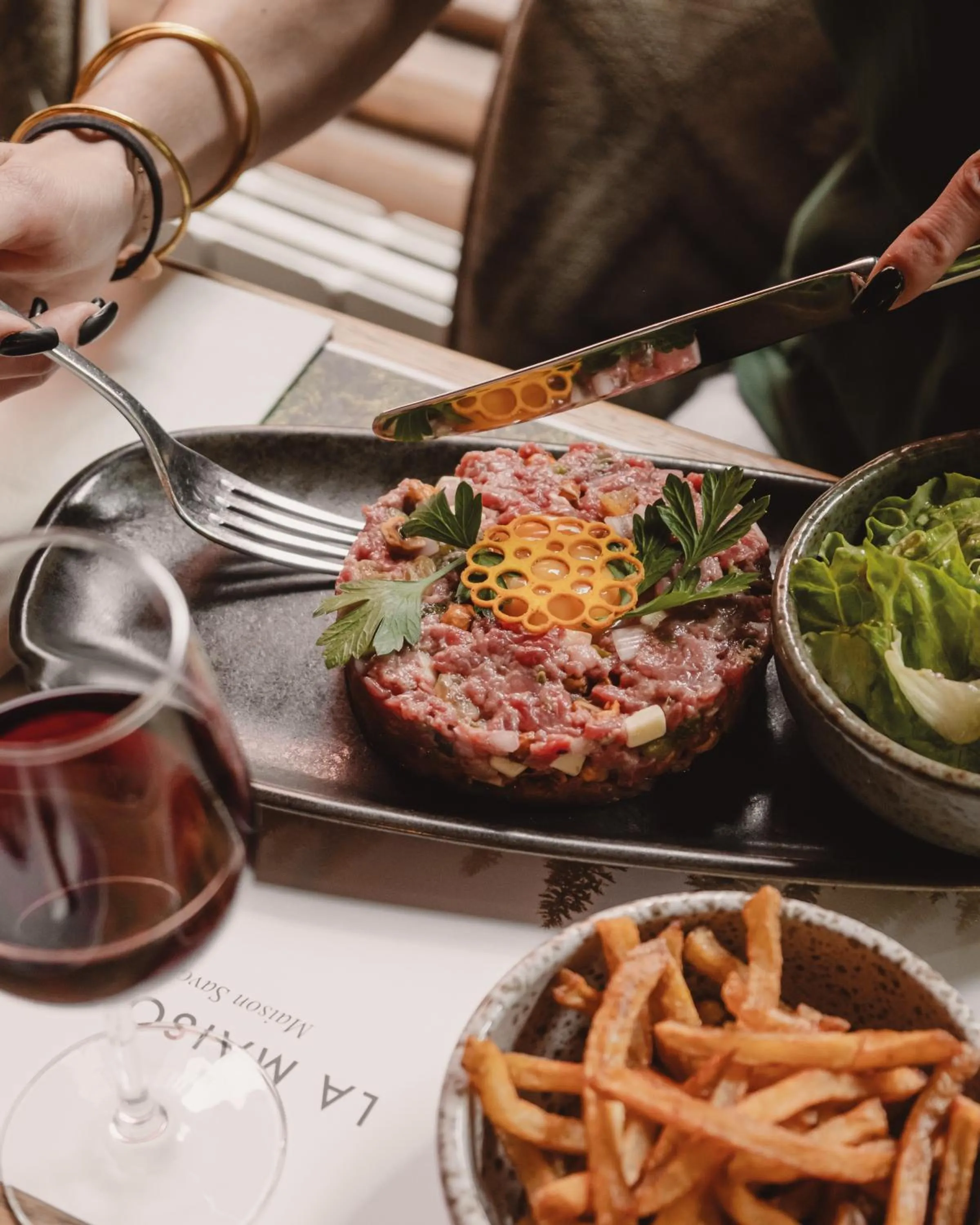 Restaurant/places to eat in La Maison Rouge