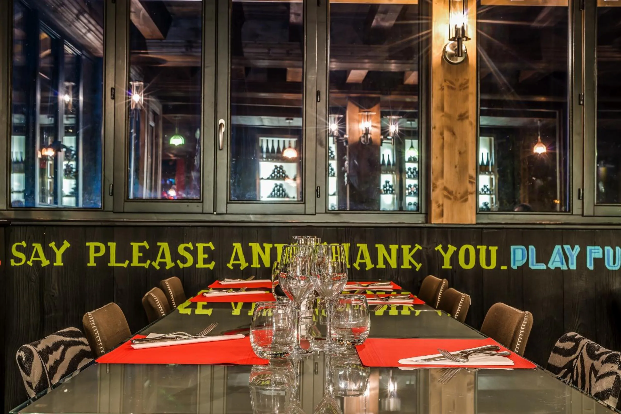 Restaurant/places to eat in La Maison Rouge